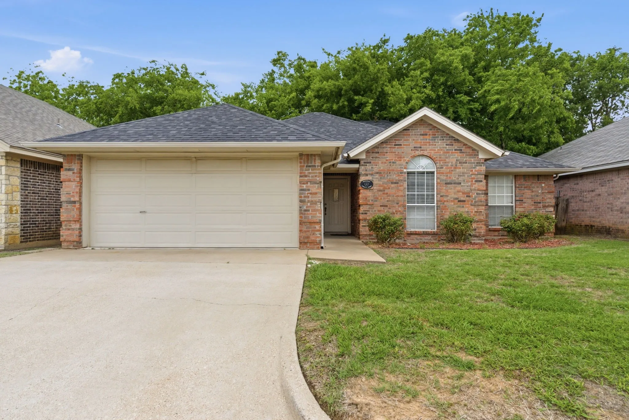 For Sale in Erath County , 1723 Sully Court, Stephenville, Texas 76401, 3 Bedroom, 2 Bathroom, 2 Garage spaces, 0 Sqft, built in 1998, Preowned, mls#21247812, Real Estate Agent in Stephenville, Homes For Sale in Erath county, Homes For Sale in Stephenville, Realtor in Stephenville Texas, Real Estate Brokerage Independent Realty Texas, Luminita Cordes Realtor