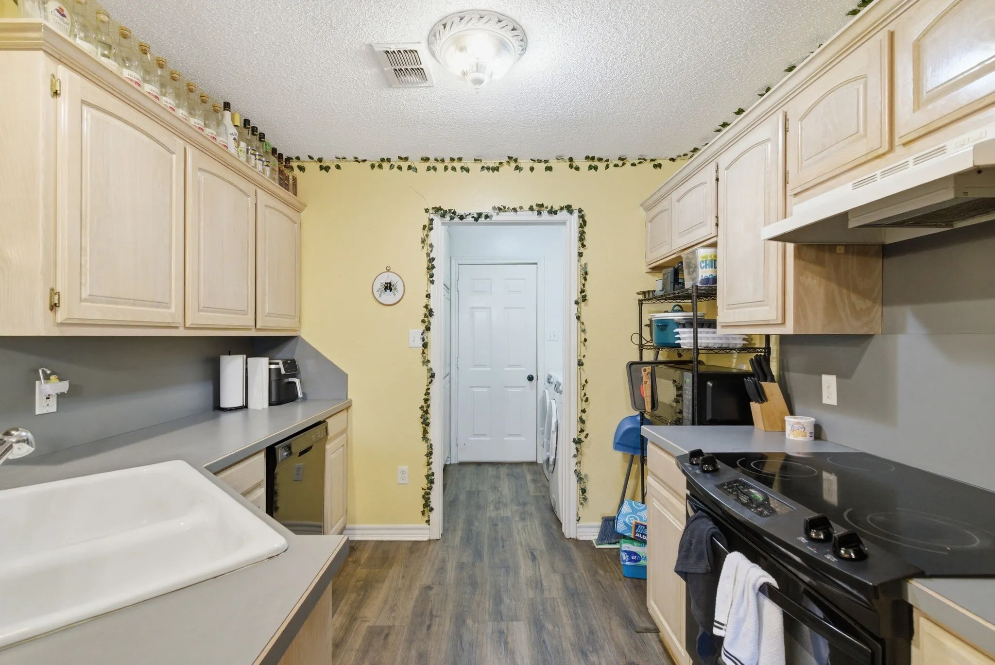 For Sale in Erath County , 1723 Sully Court, Stephenville, Texas 76401, 3 Bedroom, 2 Bathroom, 2 Garage spaces, 0 Sqft, built in 1998, Preowned, mls#21247812, Real Estate Agent in Stephenville, Homes For Sale in Erath county, Homes For Sale in Stephenville, Realtor in Stephenville Texas, Real Estate Brokerage Independent Realty Texas, Luminita Cordes Realtor