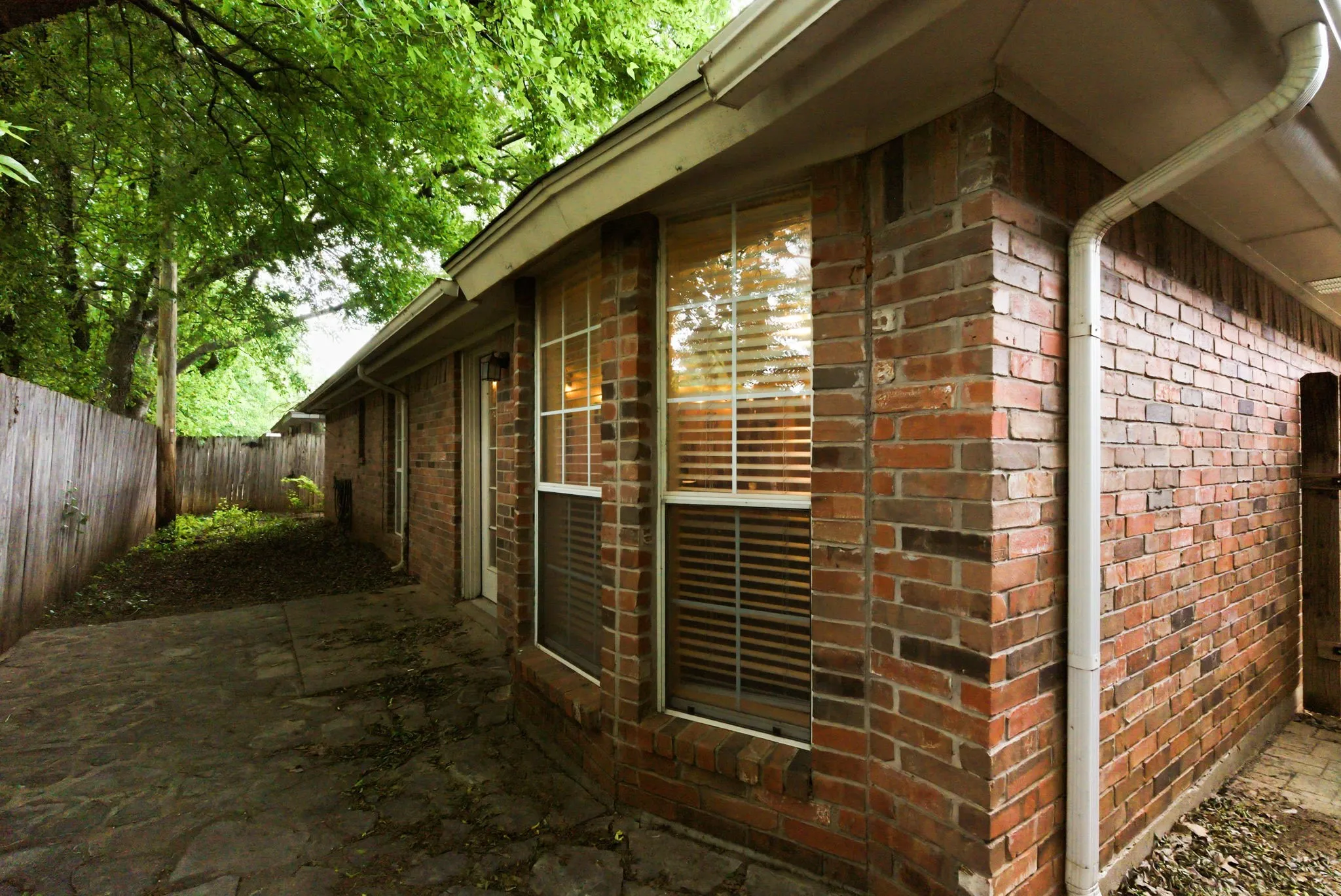 For Sale in Erath County , 1723 Sully Court, Stephenville, Texas 76401, 3 Bedroom, 2 Bathroom, 2 Garage spaces, 0 Sqft, built in 1998, Preowned, mls#21247812, Real Estate Agent in Stephenville, Homes For Sale in Erath county, Homes For Sale in Stephenville, Realtor in Stephenville Texas, Real Estate Brokerage Independent Realty Texas, Luminita Cordes Realtor