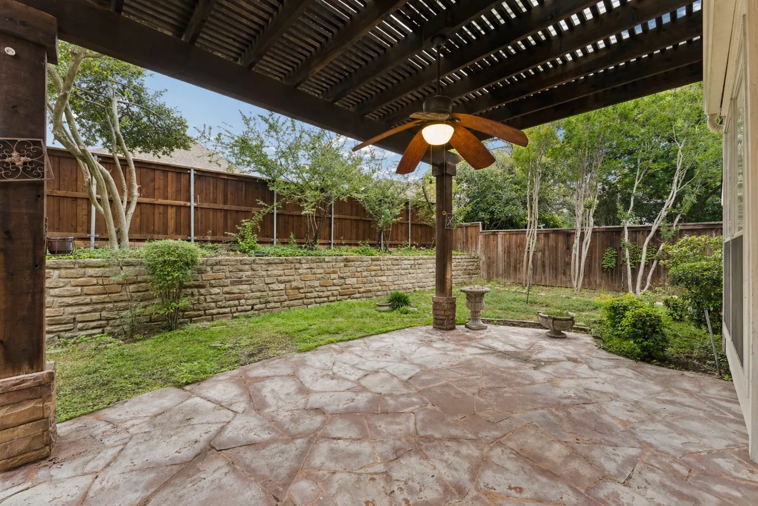 Single Family Residence For Sale in Collin County , 1108 Wedge Hill Road, Mc Kinney, Texas 75072, 4 Bedroom, 3 Bathroom, 2 Garage spaces, 3,002 Sqft, built in 1993, Preowned, mls#21254934, Real Estate Agent in Mc Kinney, Homes For Sale in Collin county, Homes For Sale in Mc Kinney, Realtor in Mc Kinney Texas, Real Estate Brokerage Independent Realty Texas, Luminita Cordes Realtor