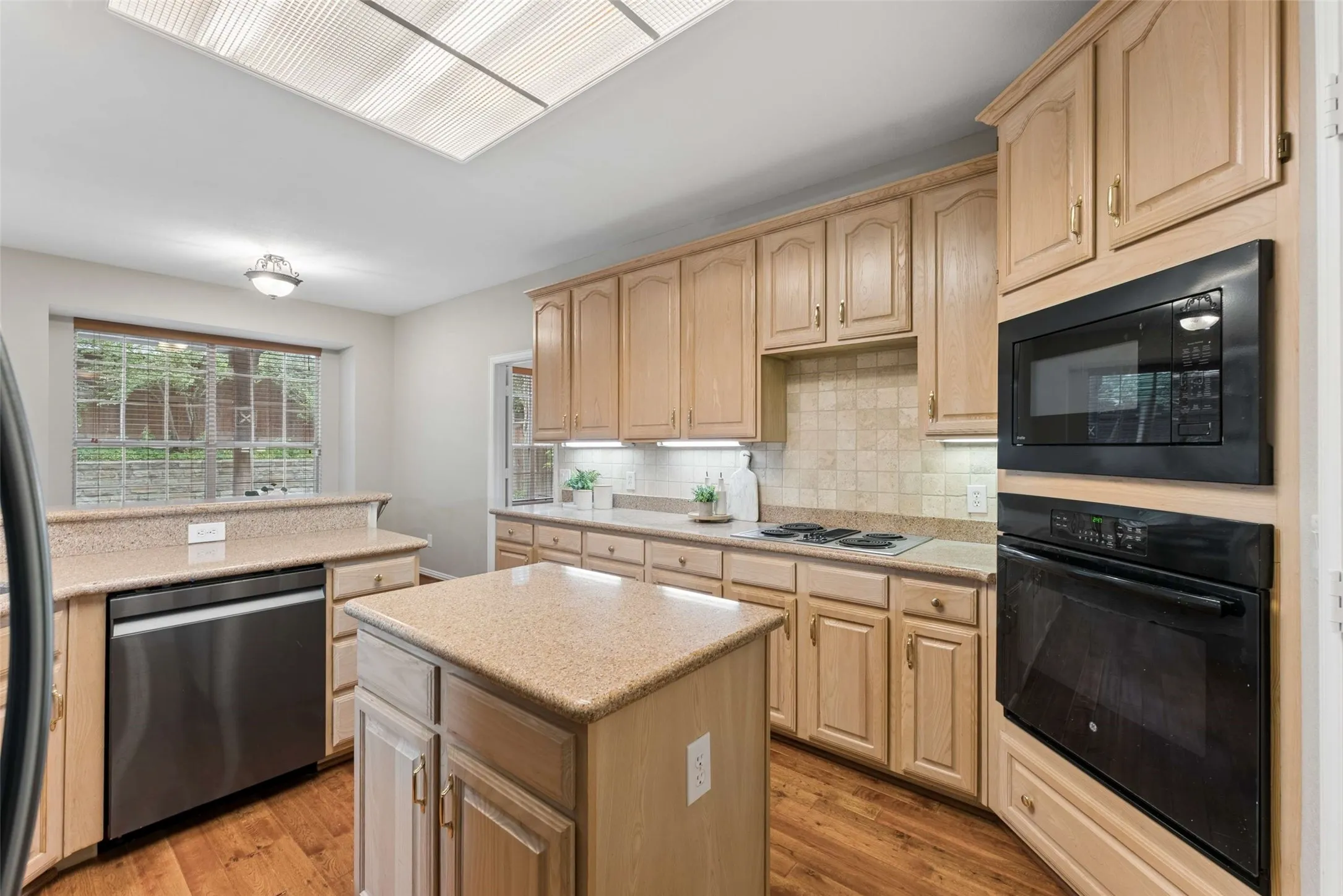 Single Family Residence For Sale in Collin County , 1108 Wedge Hill Road, Mc Kinney, Texas 75072, 4 Bedroom, 3 Bathroom, 2 Garage spaces, 3,002 Sqft, built in 1993, Preowned, mls#21254934, Real Estate Agent in Mc Kinney, Homes For Sale in Collin county, Homes For Sale in Mc Kinney, Realtor in Mc Kinney Texas, Real Estate Brokerage Independent Realty Texas, Luminita Cordes Realtor