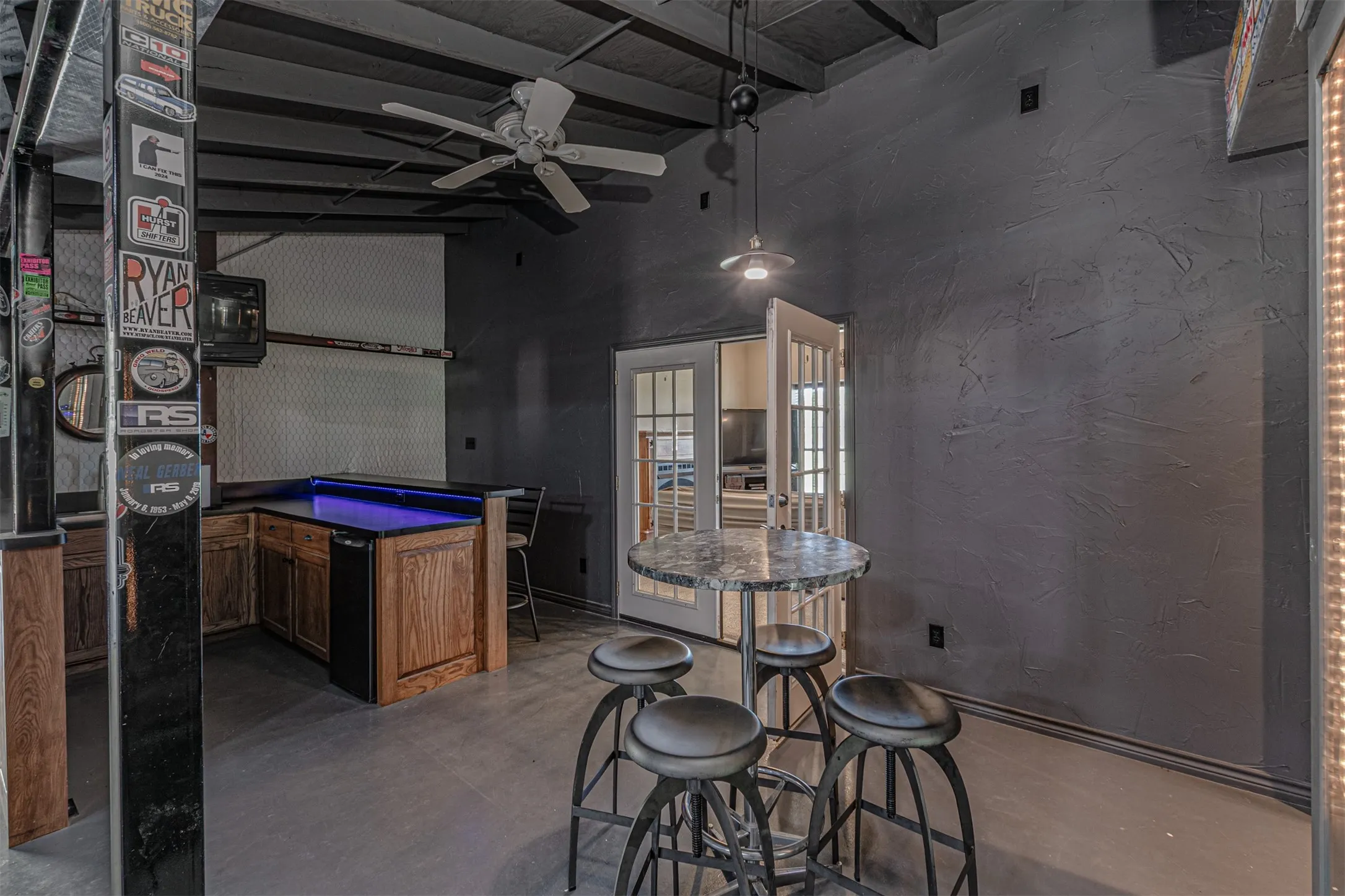 Single Family Residence For Sale in Rains County , 129 Rs County Road 2222, Emory, Texas 75440, 4 Bedroom, 3 Bathroom, 11 Garage spaces, 6,808 Sqft, built in 2003, Preowned, Price $749,999, mls#21247121, Real Estate Agent in Emory, Homes For Sale in Rains county, Homes For Sale in Emory, Realtor in Emory Texas, Real Estate Brokerage Independent Realty Texas, Luminita Cordes Realtor