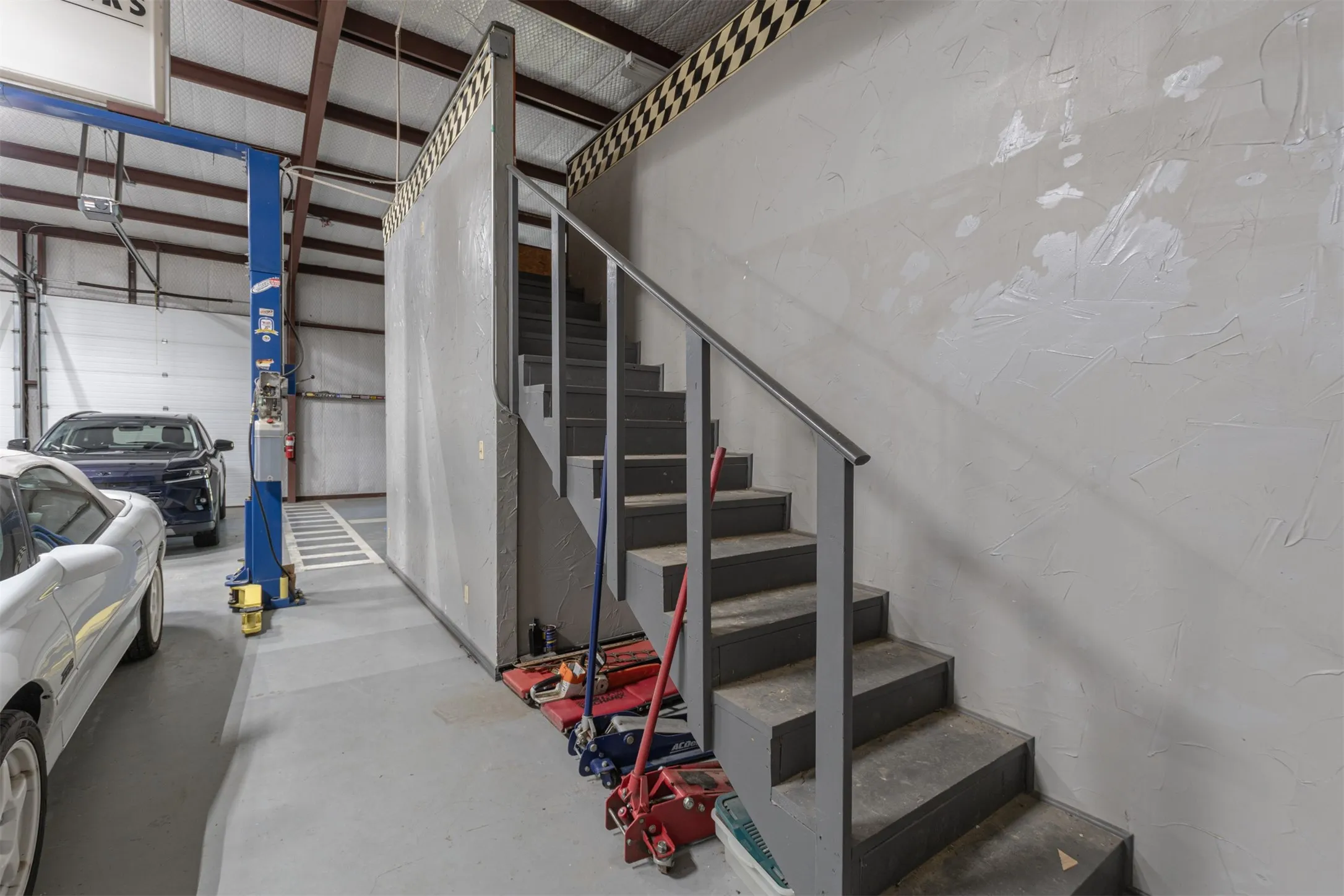 Single Family Residence For Sale in Rains County , 129 Rs County Road 2222, Emory, Texas 75440, 4 Bedroom, 3 Bathroom, 11 Garage spaces, 6,808 Sqft, built in 2003, Preowned, Price $749,999, mls#21247121, Real Estate Agent in Emory, Homes For Sale in Rains county, Homes For Sale in Emory, Realtor in Emory Texas, Real Estate Brokerage Independent Realty Texas, Luminita Cordes Realtor