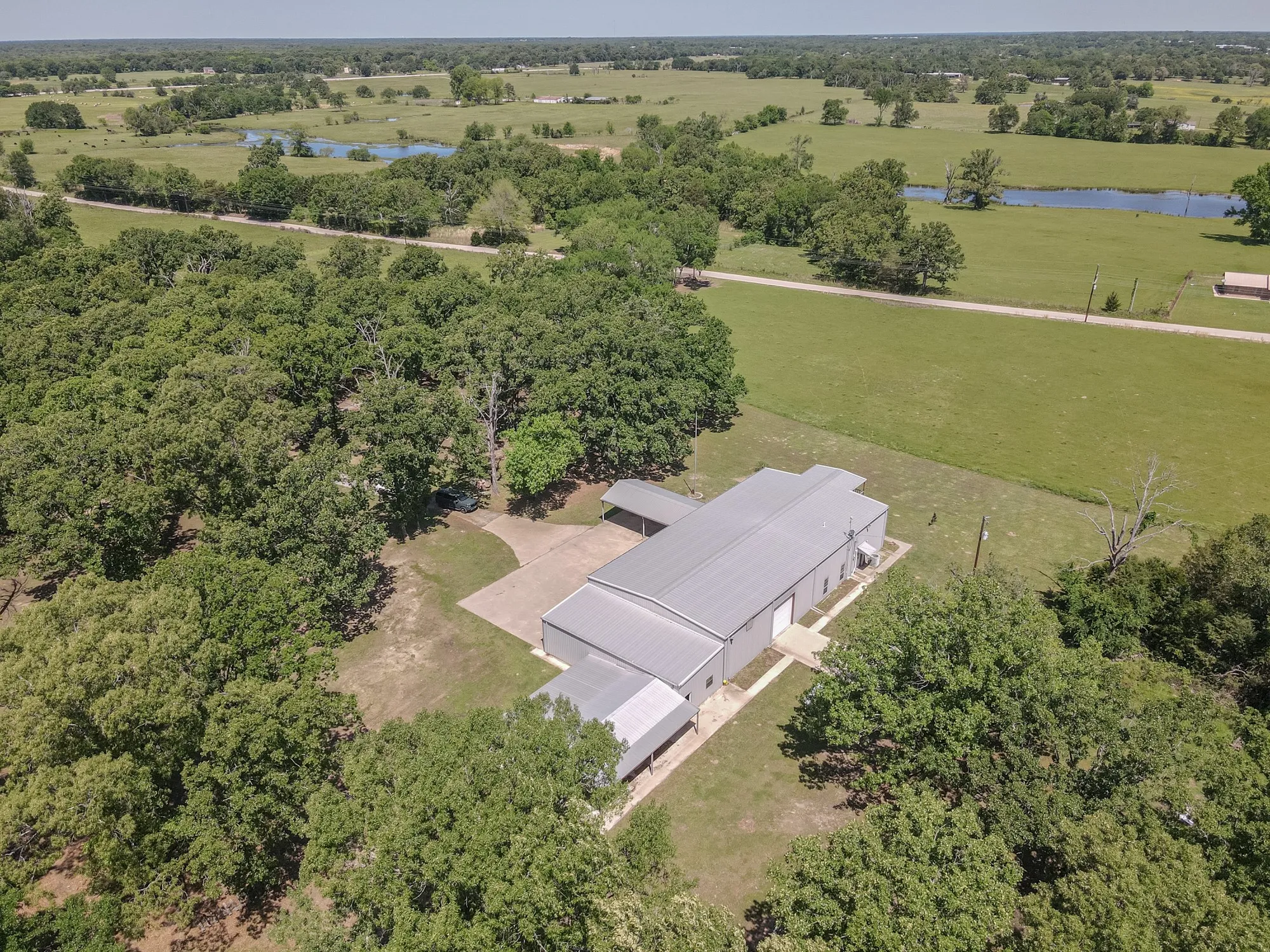 Single Family Residence For Sale in Rains County , 129 Rs County Road 2222, Emory, Texas 75440, 4 Bedroom, 3 Bathroom, 11 Garage spaces, 6,808 Sqft, built in 2003, Preowned, Price $749,999, mls#21247121, Real Estate Agent in Emory, Homes For Sale in Rains county, Homes For Sale in Emory, Realtor in Emory Texas, Real Estate Brokerage Independent Realty Texas, Luminita Cordes Realtor