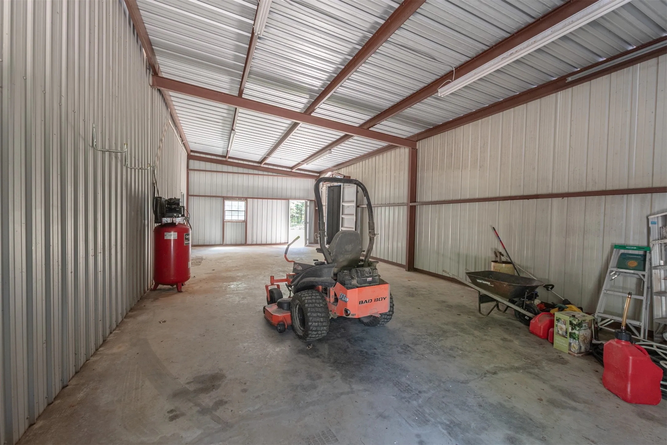 Single Family Residence For Sale in Rains County , 129 Rs County Road 2222, Emory, Texas 75440, 4 Bedroom, 3 Bathroom, 11 Garage spaces, 6,808 Sqft, built in 2003, Preowned, Price $749,999, mls#21247121, Real Estate Agent in Emory, Homes For Sale in Rains county, Homes For Sale in Emory, Realtor in Emory Texas, Real Estate Brokerage Independent Realty Texas, Luminita Cordes Realtor
