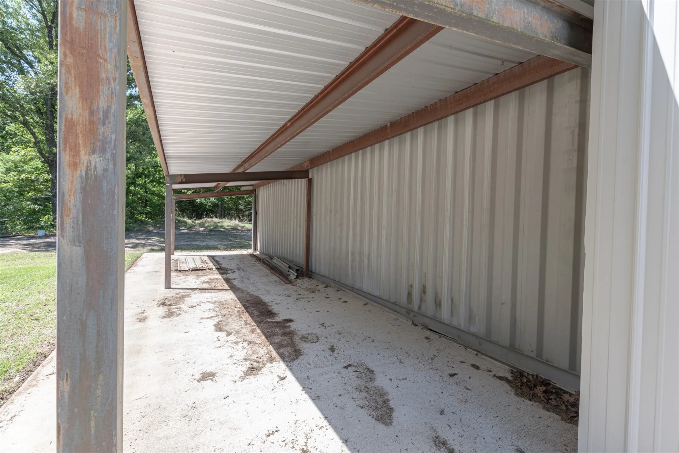 Single Family Residence For Sale in Rains County , 129 Rs County Road 2222, Emory, Texas 75440, 4 Bedroom, 3 Bathroom, 11 Garage spaces, 6,808 Sqft, built in 2003, Preowned, Price $749,999, mls#21247121, Real Estate Agent in Emory, Homes For Sale in Rains county, Homes For Sale in Emory, Realtor in Emory Texas, Real Estate Brokerage Independent Realty Texas, Luminita Cordes Realtor