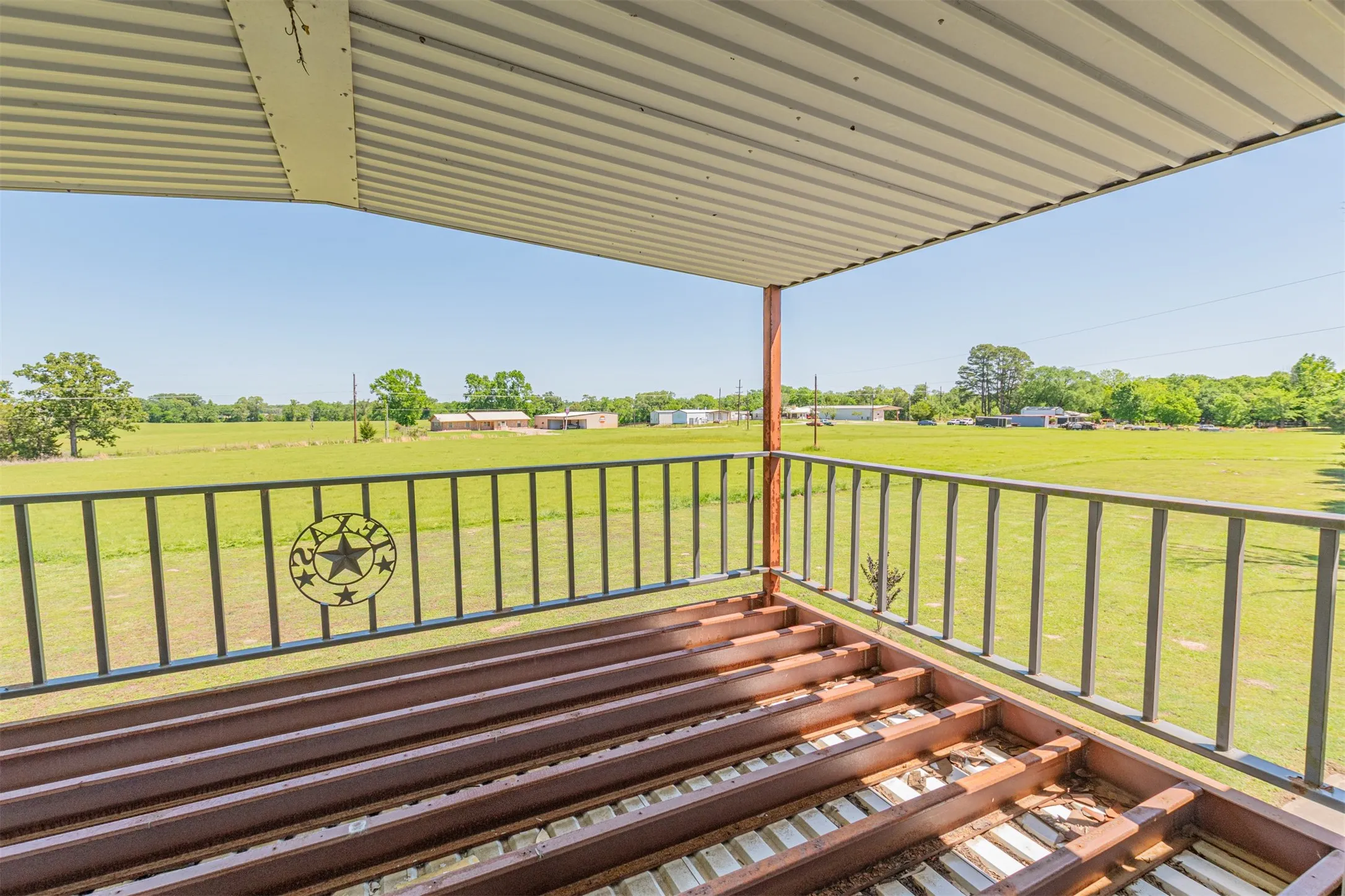 Single Family Residence For Sale in Rains County , 129 Rs County Road 2222, Emory, Texas 75440, 4 Bedroom, 3 Bathroom, 11 Garage spaces, 6,808 Sqft, built in 2003, Preowned, Price $749,999, mls#21247121, Real Estate Agent in Emory, Homes For Sale in Rains county, Homes For Sale in Emory, Realtor in Emory Texas, Real Estate Brokerage Independent Realty Texas, Luminita Cordes Realtor