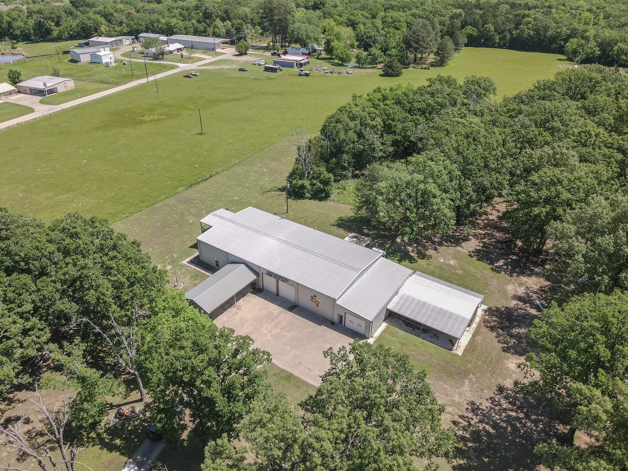 Single Family Residence For Sale in Rains County , 129 Rs County Road 2222, Emory, Texas 75440, 4 Bedroom, 3 Bathroom, 11 Garage spaces, 6,808 Sqft, built in 2003, Preowned, Price $749,999, mls#21247121, Real Estate Agent in Emory, Homes For Sale in Rains county, Homes For Sale in Emory, Realtor in Emory Texas, Real Estate Brokerage Independent Realty Texas, Luminita Cordes Realtor