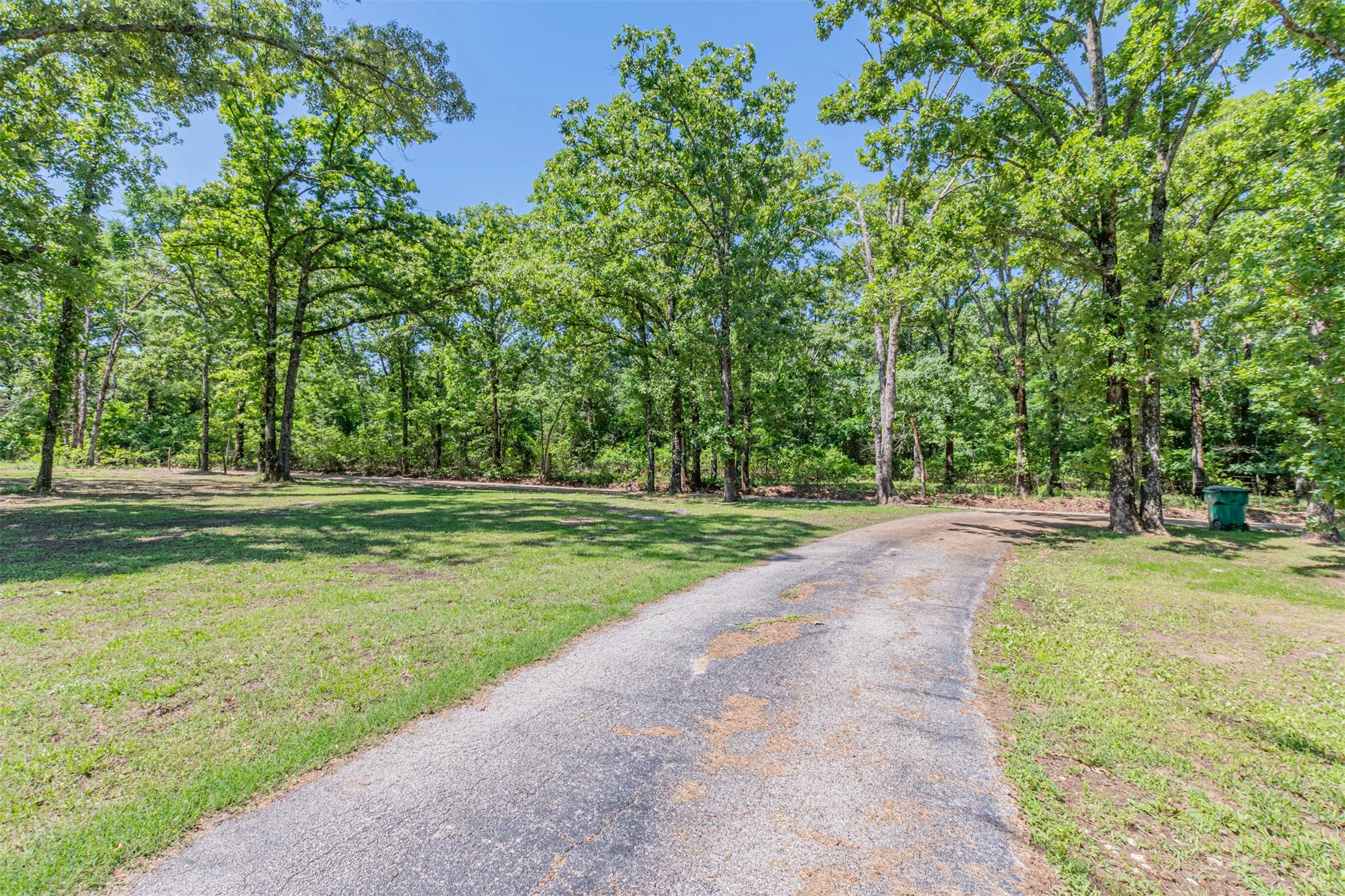 Single Family Residence For Sale in Rains County , 129 Rs County Road 2222, Emory, Texas 75440, 4 Bedroom, 3 Bathroom, 11 Garage spaces, 6,808 Sqft, built in 2003, Preowned, Price $749,999, mls#21247121, Real Estate Agent in Emory, Homes For Sale in Rains county, Homes For Sale in Emory, Realtor in Emory Texas, Real Estate Brokerage Independent Realty Texas, Luminita Cordes Realtor