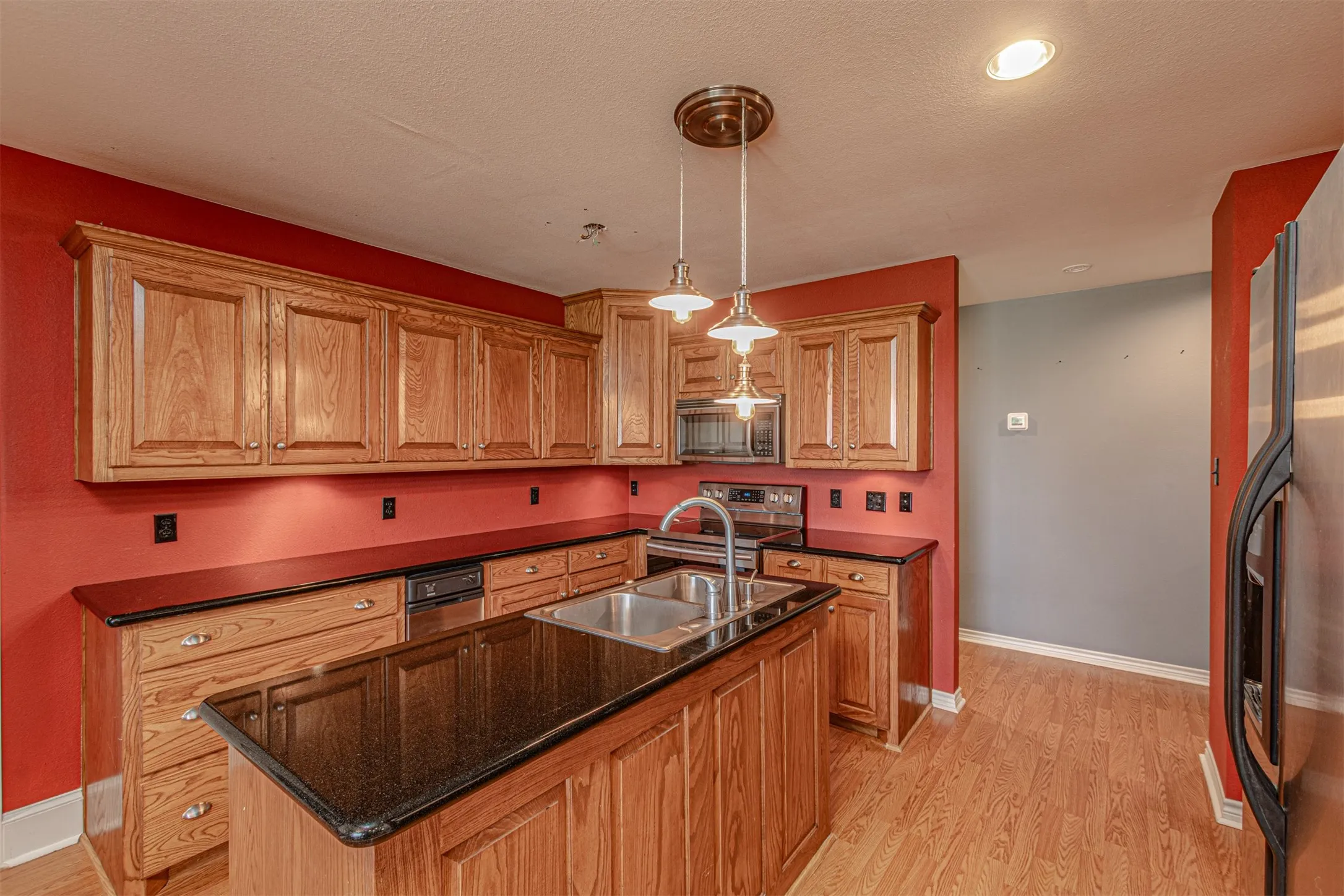 Single Family Residence For Sale in Rains County , 129 Rs County Road 2222, Emory, Texas 75440, 4 Bedroom, 3 Bathroom, 11 Garage spaces, 6,808 Sqft, built in 2003, Preowned, Price $749,999, mls#21247121, Real Estate Agent in Emory, Homes For Sale in Rains county, Homes For Sale in Emory, Realtor in Emory Texas, Real Estate Brokerage Independent Realty Texas, Luminita Cordes Realtor