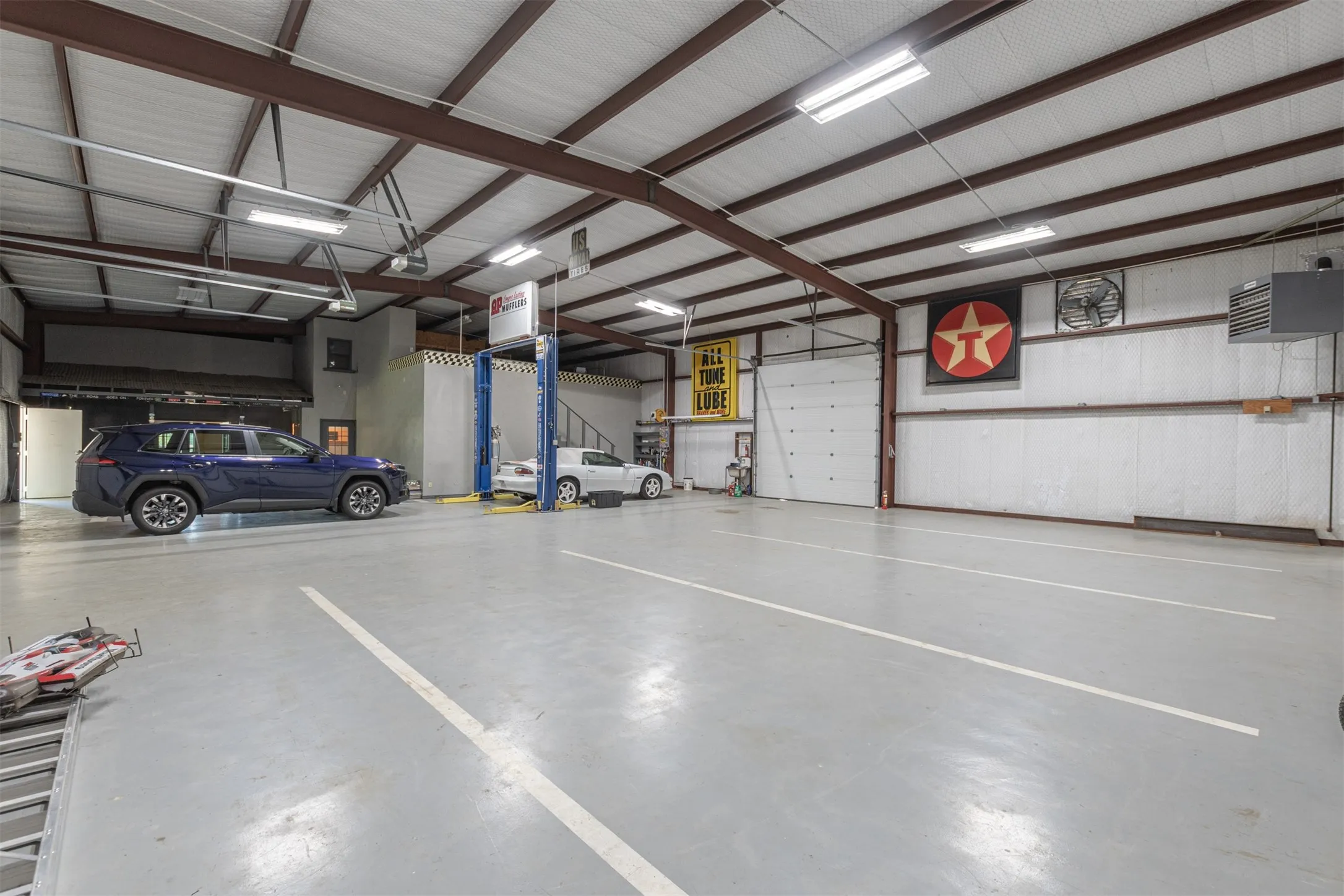 Single Family Residence For Sale in Rains County , 129 Rs County Road 2222, Emory, Texas 75440, 4 Bedroom, 3 Bathroom, 11 Garage spaces, 6,808 Sqft, built in 2003, Preowned, Price $749,999, mls#21247121, Real Estate Agent in Emory, Homes For Sale in Rains county, Homes For Sale in Emory, Realtor in Emory Texas, Real Estate Brokerage Independent Realty Texas, Luminita Cordes Realtor
