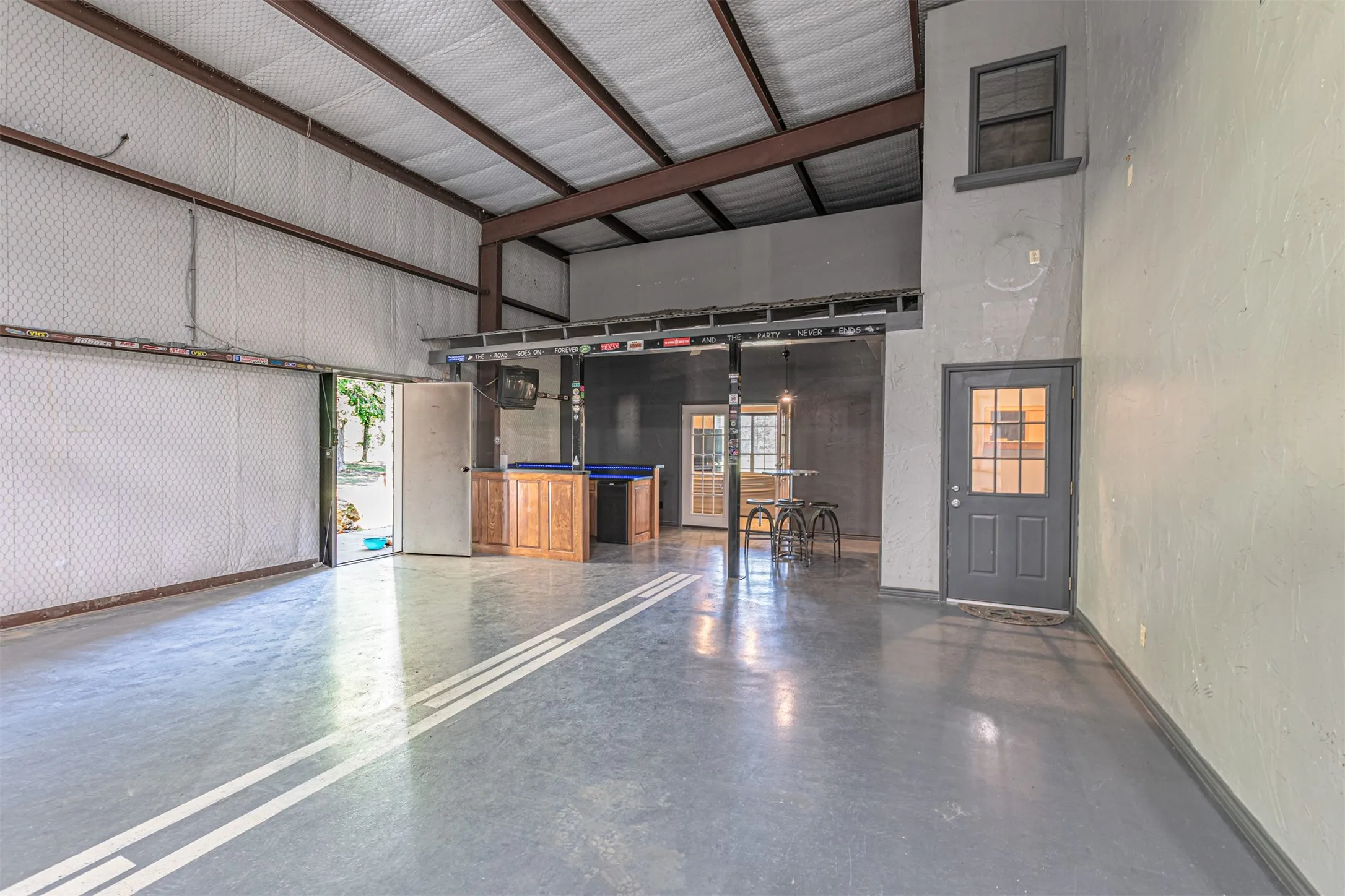 Single Family Residence For Sale in Rains County , 129 Rs County Road 2222, Emory, Texas 75440, 4 Bedroom, 3 Bathroom, 11 Garage spaces, 6,808 Sqft, built in 2003, Preowned, Price $749,999, mls#21247121, Real Estate Agent in Emory, Homes For Sale in Rains county, Homes For Sale in Emory, Realtor in Emory Texas, Real Estate Brokerage Independent Realty Texas, Luminita Cordes Realtor