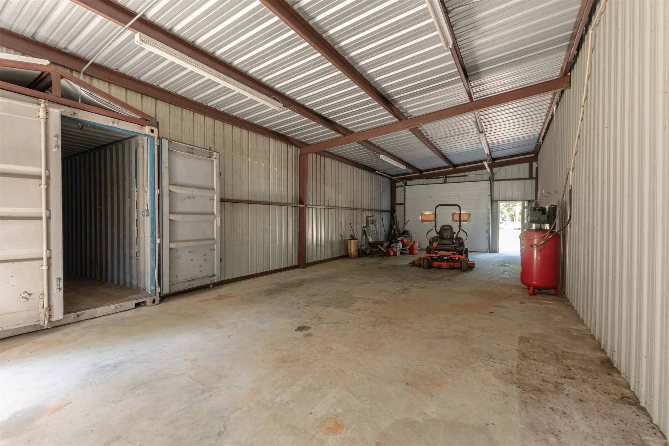 Single Family Residence For Sale in Rains County , 129 Rs County Road 2222, Emory, Texas 75440, 4 Bedroom, 3 Bathroom, 11 Garage spaces, 6,808 Sqft, built in 2003, Preowned, Price $749,999, mls#21247121, Real Estate Agent in Emory, Homes For Sale in Rains county, Homes For Sale in Emory, Realtor in Emory Texas, Real Estate Brokerage Independent Realty Texas, Luminita Cordes Realtor