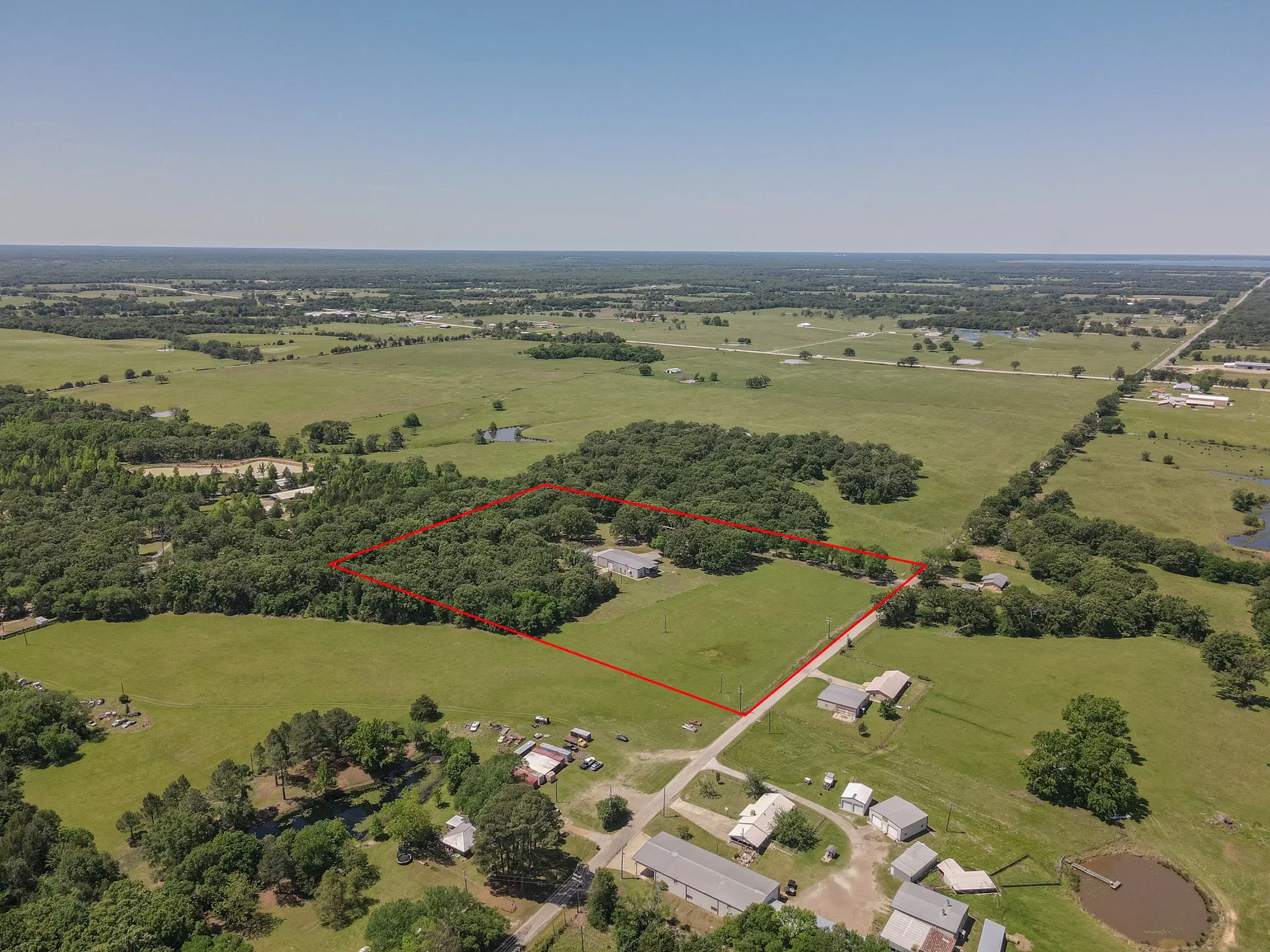 Single Family Residence For Sale in Rains County , 129 Rs County Road 2222, Emory, Texas 75440, 4 Bedroom, 3 Bathroom, 11 Garage spaces, 6,808 Sqft, built in 2003, Preowned, Price $749,999, mls#21247121, Real Estate Agent in Emory, Homes For Sale in Rains county, Homes For Sale in Emory, Realtor in Emory Texas, Real Estate Brokerage Independent Realty Texas, Luminita Cordes Realtor