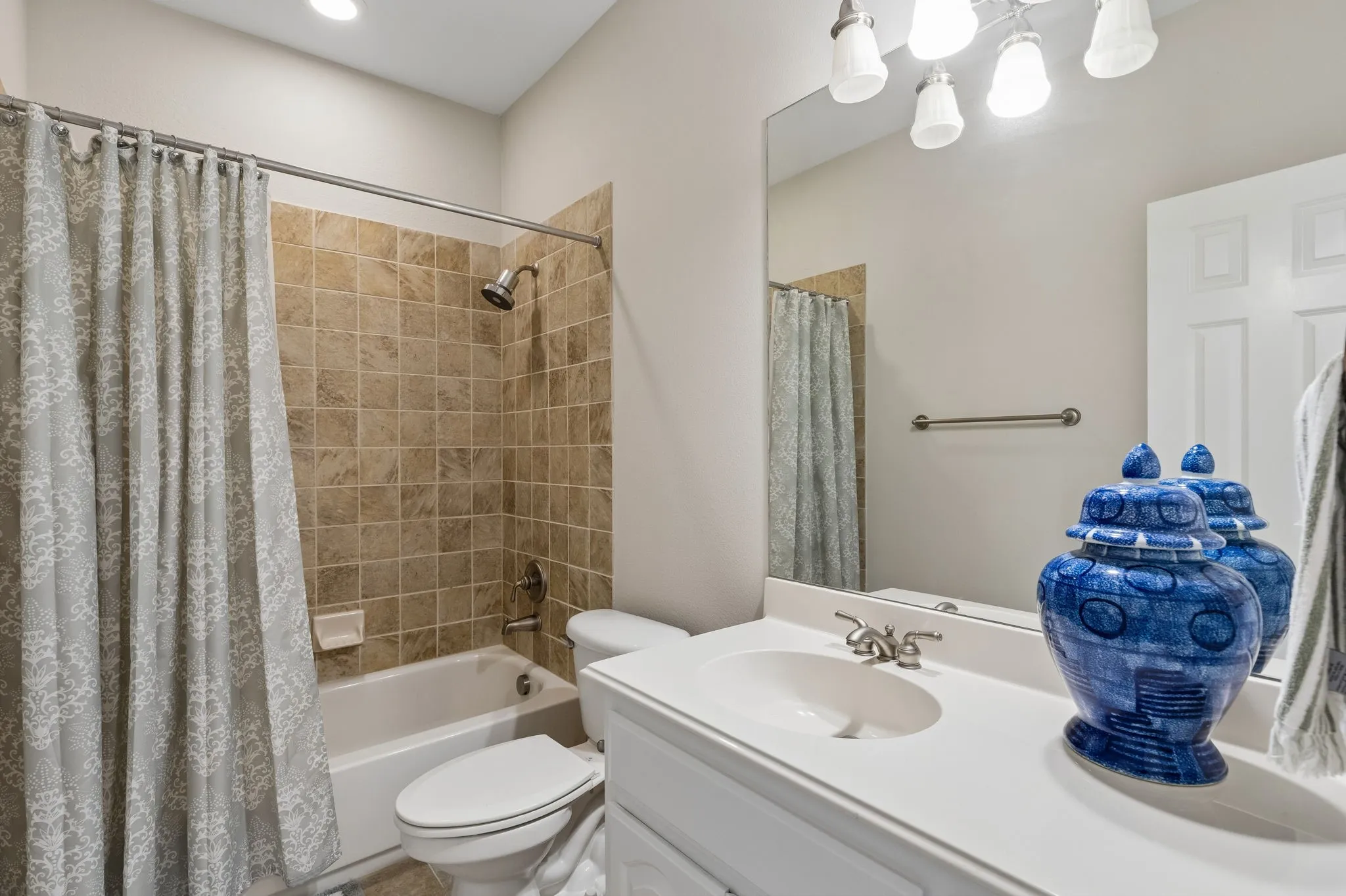 Single Family Residence For Sale in Collin County , 5880 Shady Oaks Drive, Frisco, Texas 75034, 5 Bedroom, 6 Bathroom, 3 Garage spaces, 5,545 Sqft, built in 2003, Preowned, mls#21253283, Real Estate Agent in Frisco, Homes For Sale in Collin county, Homes For Sale in Frisco, Realtor in Frisco Texas, Real Estate Brokerage Independent Realty Texas, Luminita Cordes Realtor