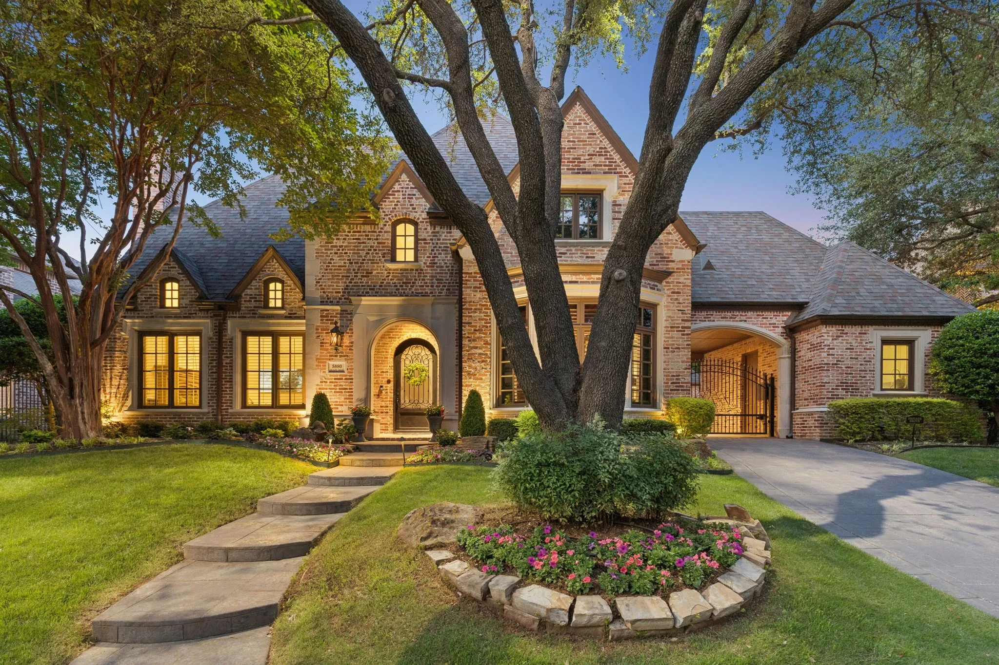 Single Family Residence For Sale in Collin County , 5880 Shady Oaks Drive, Frisco, Texas 75034, 5 Bedroom, 6 Bathroom, 3 Garage spaces, 5,545 Sqft, built in 2003, Preowned, mls#21253283, Real Estate Agent in Frisco, Homes For Sale in Collin county, Homes For Sale in Frisco, Realtor in Frisco Texas, Real Estate Brokerage Independent Realty Texas, Luminita Cordes Realtor
