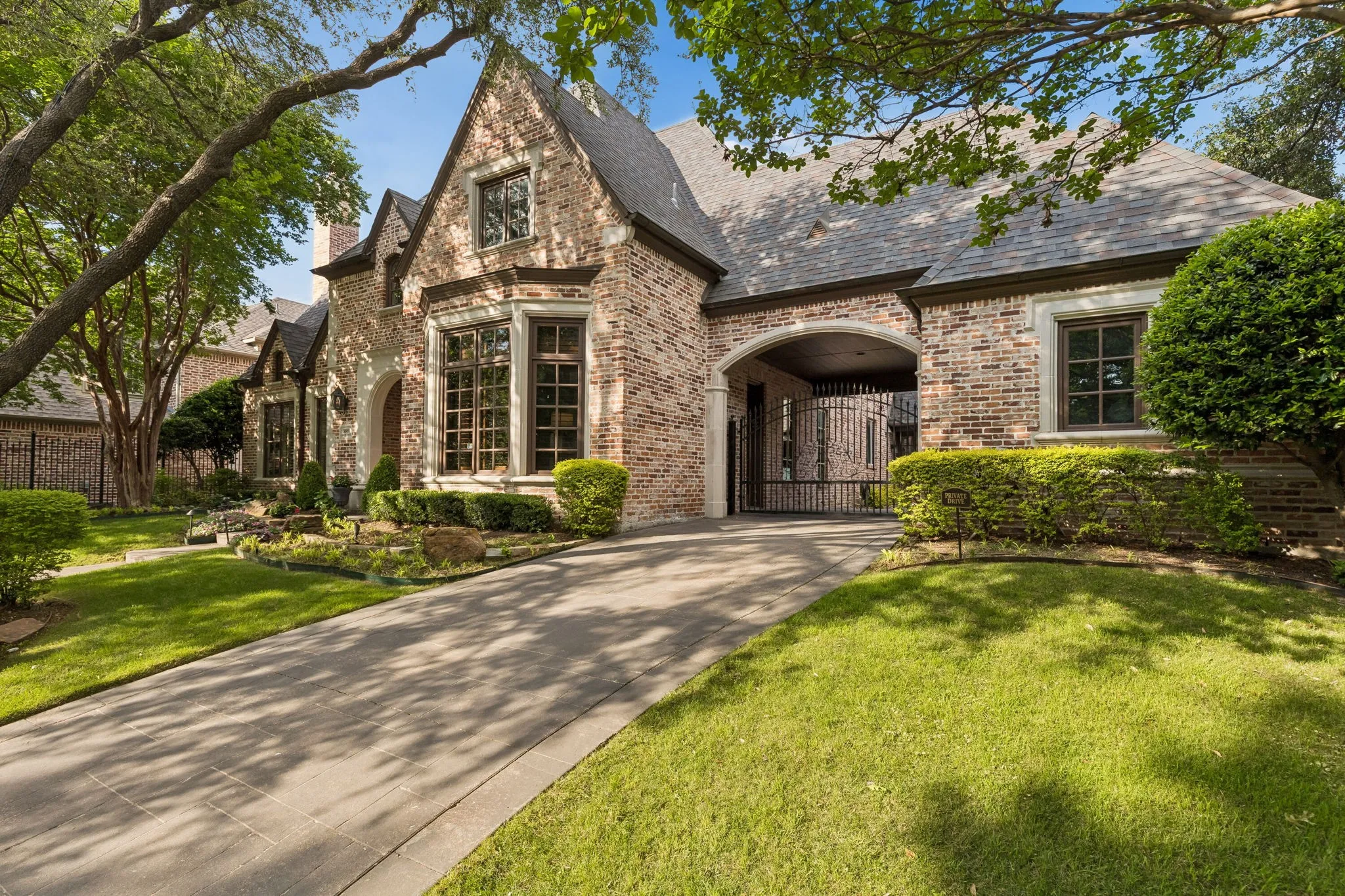 Single Family Residence For Sale in Collin County , 5880 Shady Oaks Drive, Frisco, Texas 75034, 5 Bedroom, 6 Bathroom, 3 Garage spaces, 5,545 Sqft, built in 2003, Preowned, mls#21253283, Real Estate Agent in Frisco, Homes For Sale in Collin county, Homes For Sale in Frisco, Realtor in Frisco Texas, Real Estate Brokerage Independent Realty Texas, Luminita Cordes Realtor