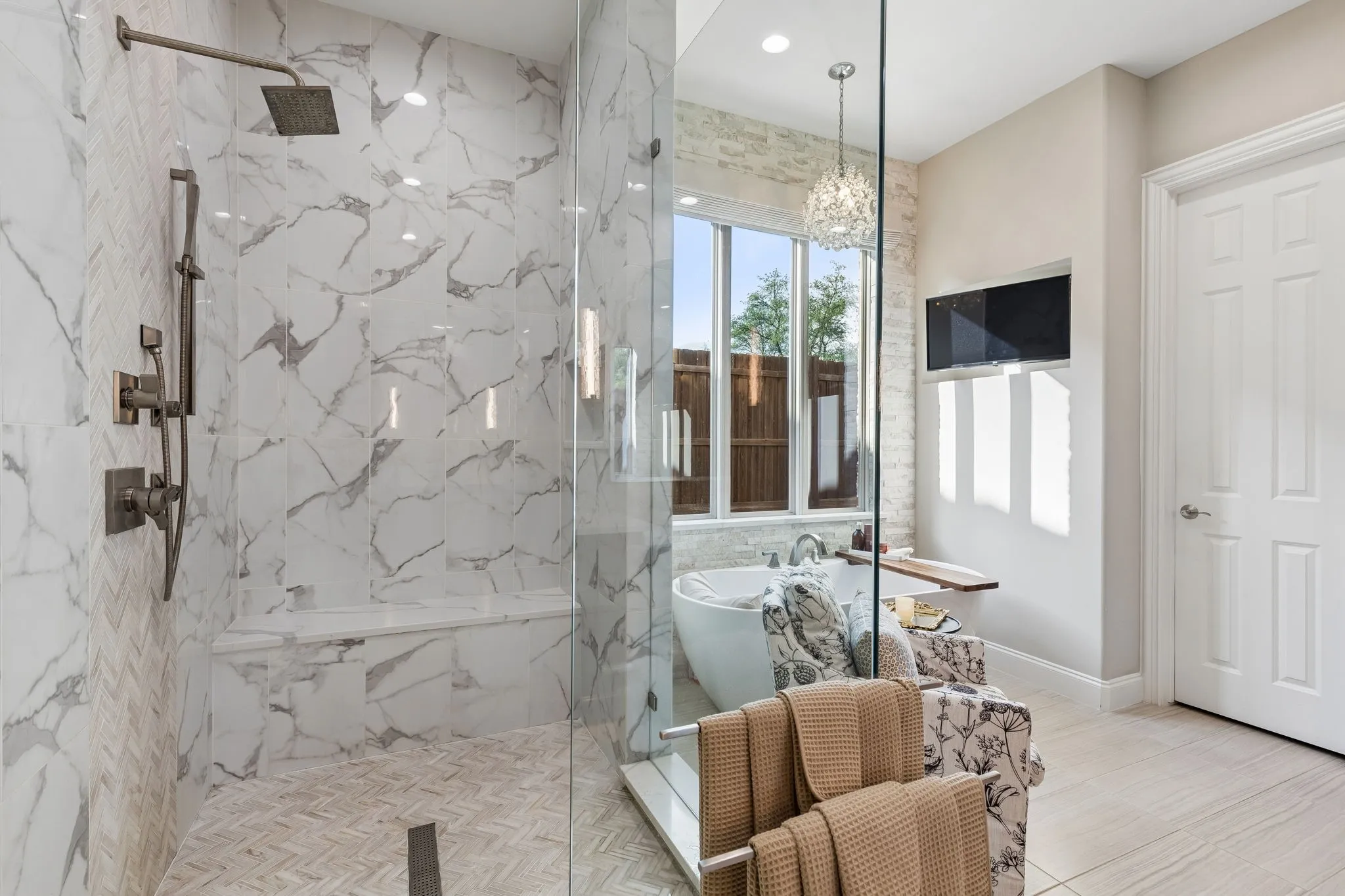 Single Family Residence For Sale in Collin County , 5880 Shady Oaks Drive, Frisco, Texas 75034, 5 Bedroom, 6 Bathroom, 3 Garage spaces, 5,545 Sqft, built in 2003, Preowned, mls#21253283, Real Estate Agent in Frisco, Homes For Sale in Collin county, Homes For Sale in Frisco, Realtor in Frisco Texas, Real Estate Brokerage Independent Realty Texas, Luminita Cordes Realtor