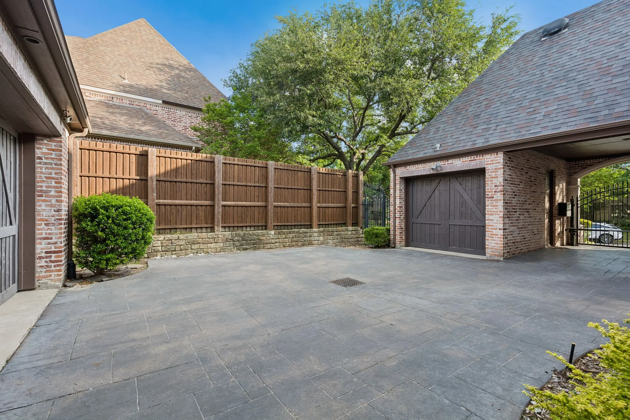 Single Family Residence For Sale in Collin County , 5880 Shady Oaks Drive, Frisco, Texas 75034, 5 Bedroom, 6 Bathroom, 3 Garage spaces, 5,545 Sqft, built in 2003, Preowned, mls#21253283, Real Estate Agent in Frisco, Homes For Sale in Collin county, Homes For Sale in Frisco, Realtor in Frisco Texas, Real Estate Brokerage Independent Realty Texas, Luminita Cordes Realtor