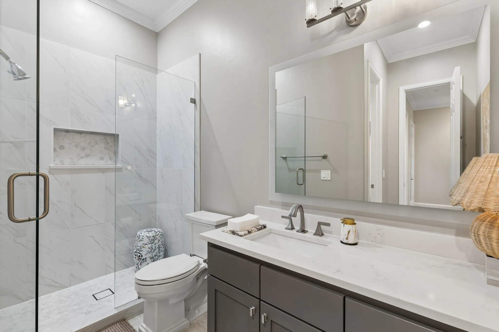 Single Family Residence For Sale in Collin County , 5880 Shady Oaks Drive, Frisco, Texas 75034, 5 Bedroom, 6 Bathroom, 3 Garage spaces, 5,545 Sqft, built in 2003, Preowned, mls#21253283, Real Estate Agent in Frisco, Homes For Sale in Collin county, Homes For Sale in Frisco, Realtor in Frisco Texas, Real Estate Brokerage Independent Realty Texas, Luminita Cordes Realtor