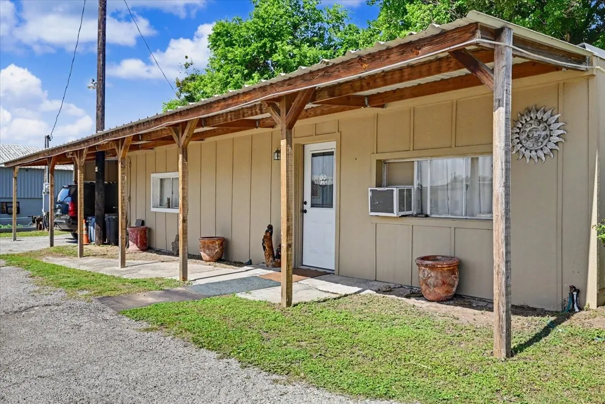 Business For Sale in Comanche County , 424 N Texas Street, De Leon, Texas 76444, 0, 0, Garage spaces, 0 Sqft, built in 1986, Preowned, Price $850,000, mls#21252478, Real Estate Agent in De Leon, Homes For Sale in Comanche county, Homes For Sale in De Leon, Realtor in De Leon Texas, Real Estate Brokerage Independent Realty Texas, Luminita Cordes Realtor
