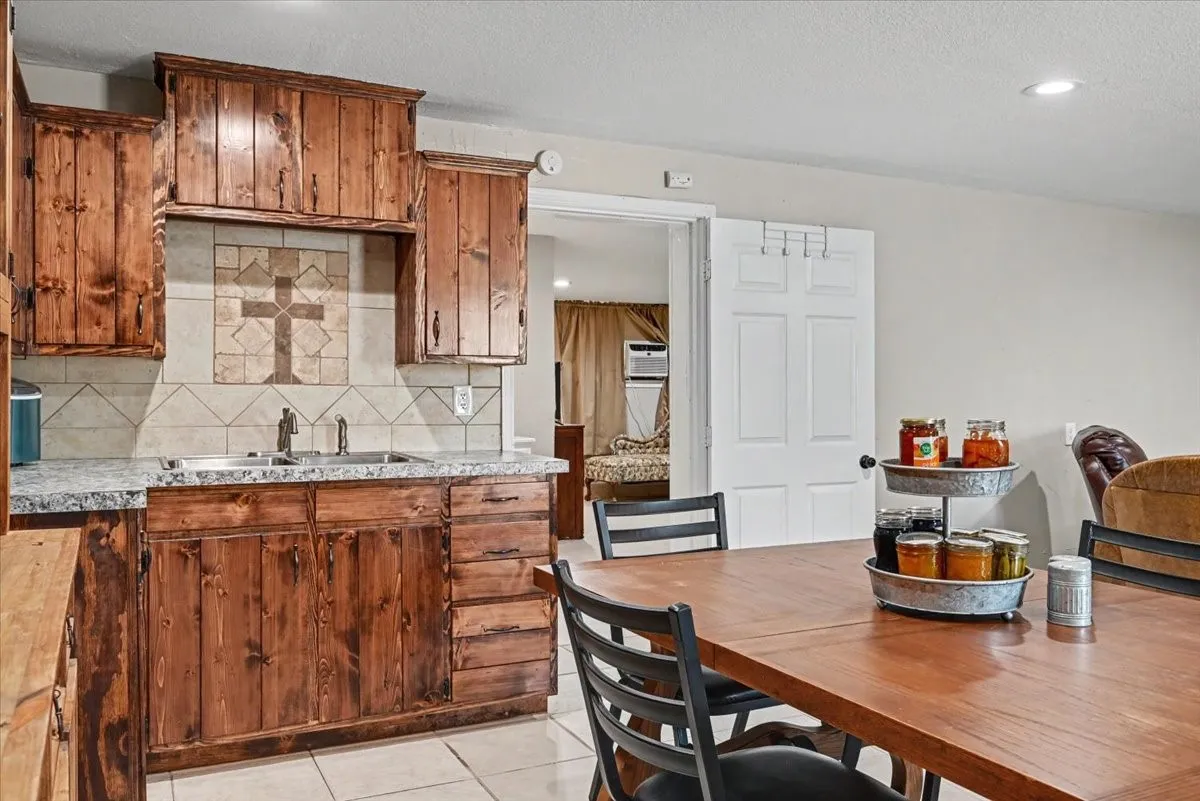 Business For Sale in Comanche County , 424 N Texas Street, De Leon, Texas 76444, 0, 0, Garage spaces, 0 Sqft, built in 1986, Preowned, Price $850,000, mls#21252478, Real Estate Agent in De Leon, Homes For Sale in Comanche county, Homes For Sale in De Leon, Realtor in De Leon Texas, Real Estate Brokerage Independent Realty Texas, Luminita Cordes Realtor