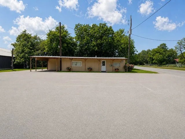 Business For Sale in Comanche County , 424 N Texas Street, De Leon, Texas 76444, 0, 0, Garage spaces, 0 Sqft, built in 1986, Preowned, Price $850,000, mls#21252478, Real Estate Agent in De Leon, Homes For Sale in Comanche county, Homes For Sale in De Leon, Realtor in De Leon Texas, Real Estate Brokerage Independent Realty Texas, Luminita Cordes Realtor