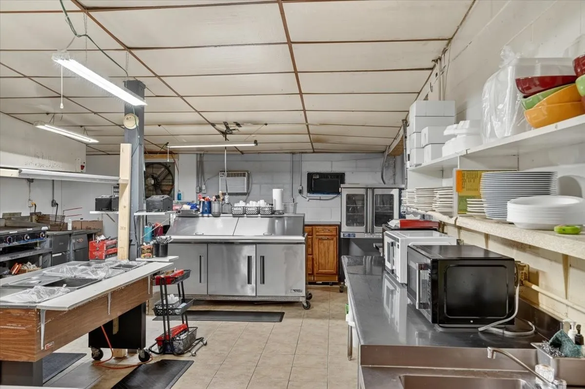 Business For Sale in Comanche County , 424 N Texas Street, De Leon, Texas 76444, 0, 0, Garage spaces, 0 Sqft, built in 1986, Preowned, Price $850,000, mls#21252478, Real Estate Agent in De Leon, Homes For Sale in Comanche county, Homes For Sale in De Leon, Realtor in De Leon Texas, Real Estate Brokerage Independent Realty Texas, Luminita Cordes Realtor