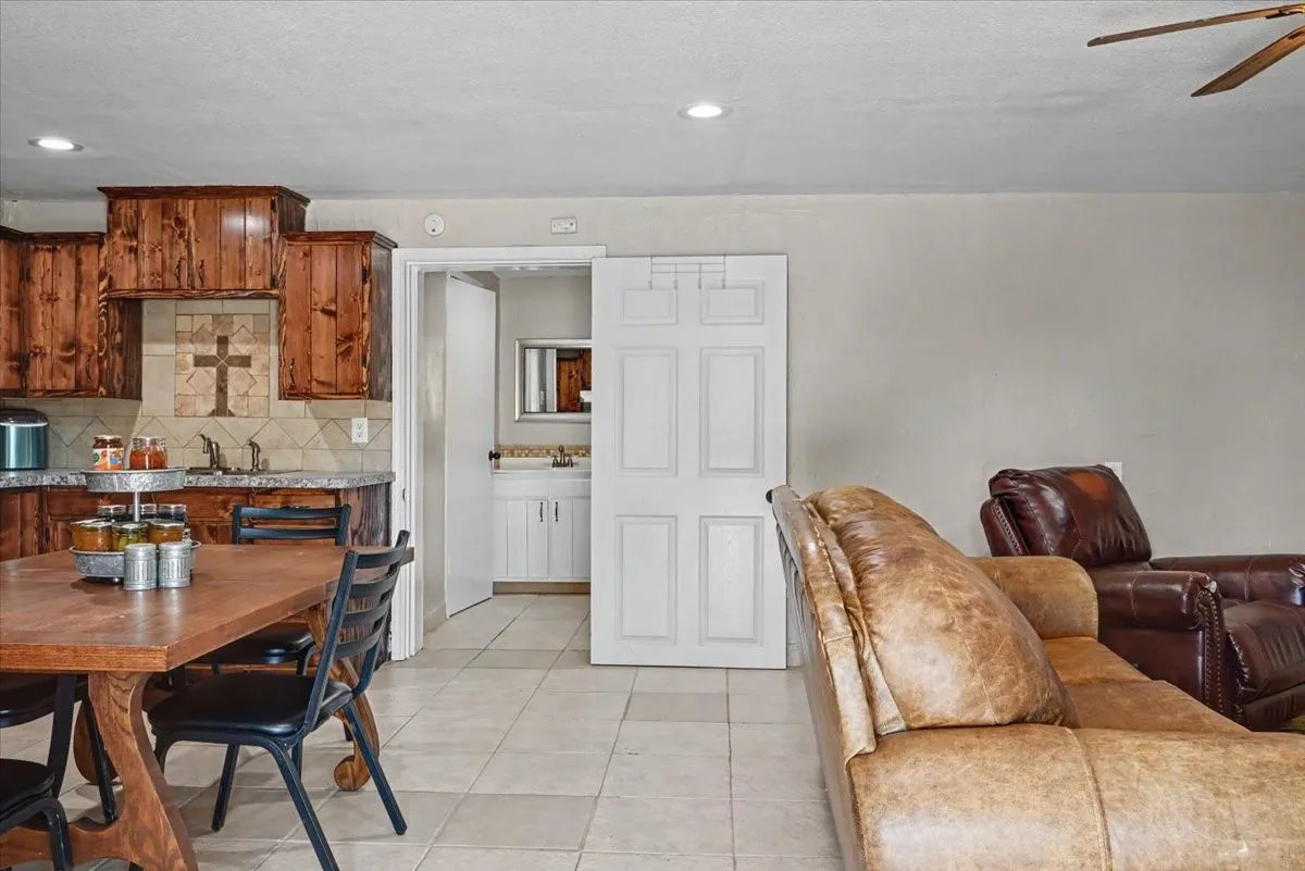 Business For Sale in Comanche County , 424 N Texas Street, De Leon, Texas 76444, 0, 0, Garage spaces, 0 Sqft, built in 1986, Preowned, Price $850,000, mls#21252478, Real Estate Agent in De Leon, Homes For Sale in Comanche county, Homes For Sale in De Leon, Realtor in De Leon Texas, Real Estate Brokerage Independent Realty Texas, Luminita Cordes Realtor