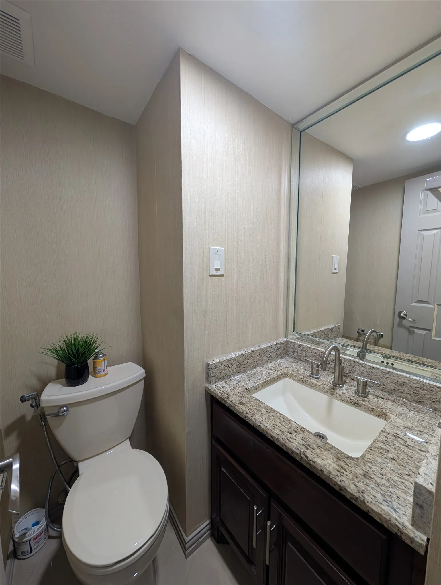 Condominium For Rent in Dallas County , 6646 E Lovers Lane 1105, Dallas, Texas 75214, 2 Bedroom, 2 Bathroom, Garage spaces, 1,031 Sqft, built in 1979, Preowned, mls#21255584, Real Estate Agent in Dallas, Homes For Rent in Dallas county, Homes For Rent in Dallas, Realtor in Dallas Texas, Real Estate Brokerage Independent Realty Texas, Luminita Cordes Realtor