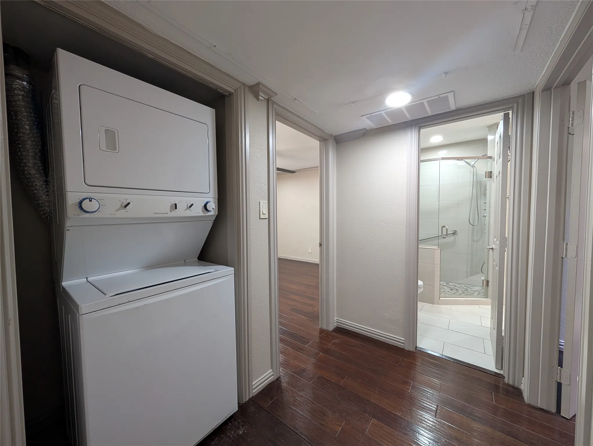 Condominium For Rent in Dallas County , 6646 E Lovers Lane 1105, Dallas, Texas 75214, 2 Bedroom, 2 Bathroom, Garage spaces, 1,031 Sqft, built in 1979, Preowned, mls#21255584, Real Estate Agent in Dallas, Homes For Rent in Dallas county, Homes For Rent in Dallas, Realtor in Dallas Texas, Real Estate Brokerage Independent Realty Texas, Luminita Cordes Realtor