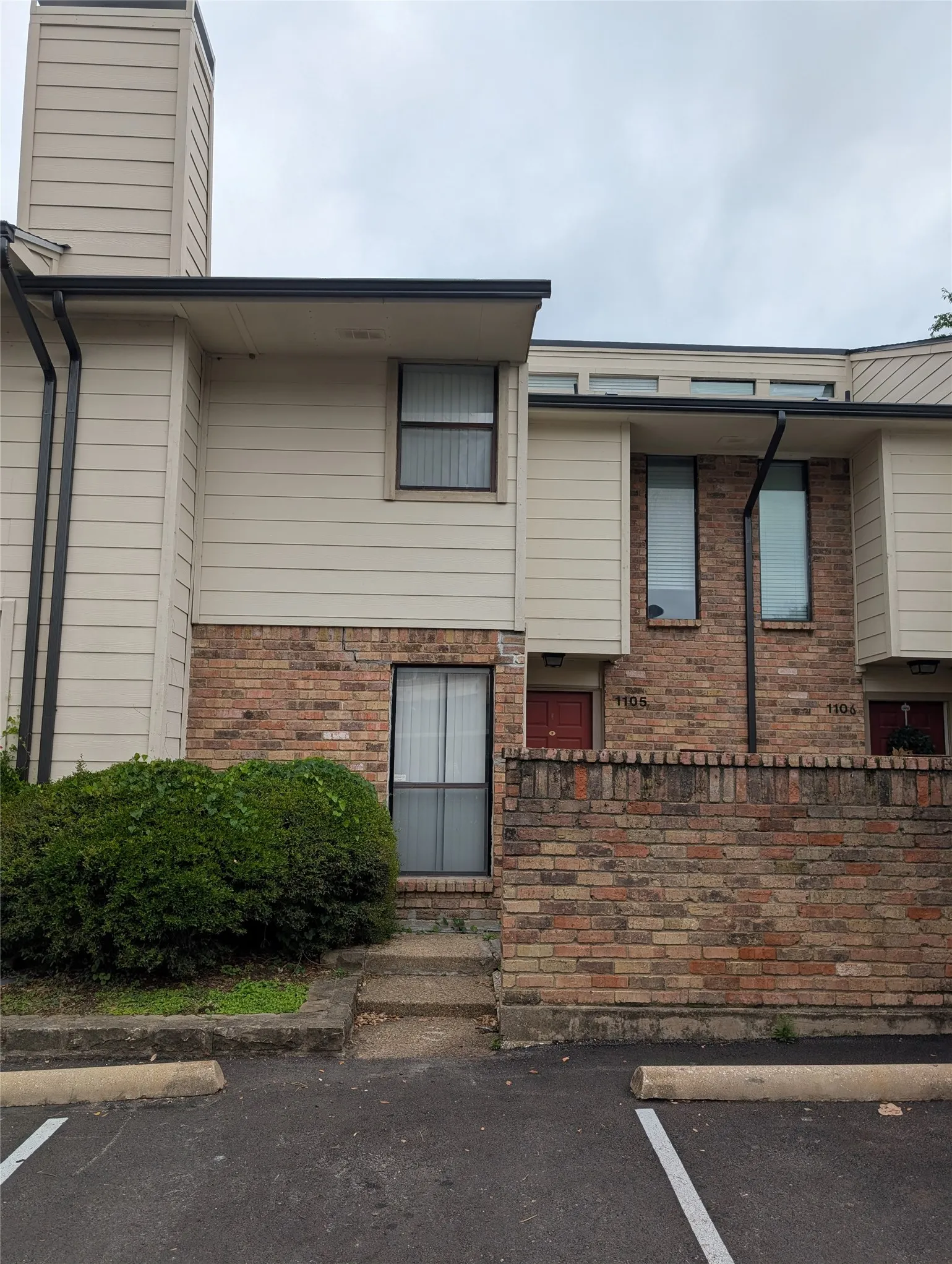 Condominium For Rent in Dallas County , 6646 E Lovers Lane 1105, Dallas, Texas 75214, 2 Bedroom, 2 Bathroom, Garage spaces, 1,031 Sqft, built in 1979, Preowned, mls#21255584, Real Estate Agent in Dallas, Homes For Rent in Dallas county, Homes For Rent in Dallas, Realtor in Dallas Texas, Real Estate Brokerage Independent Realty Texas, Luminita Cordes Realtor
