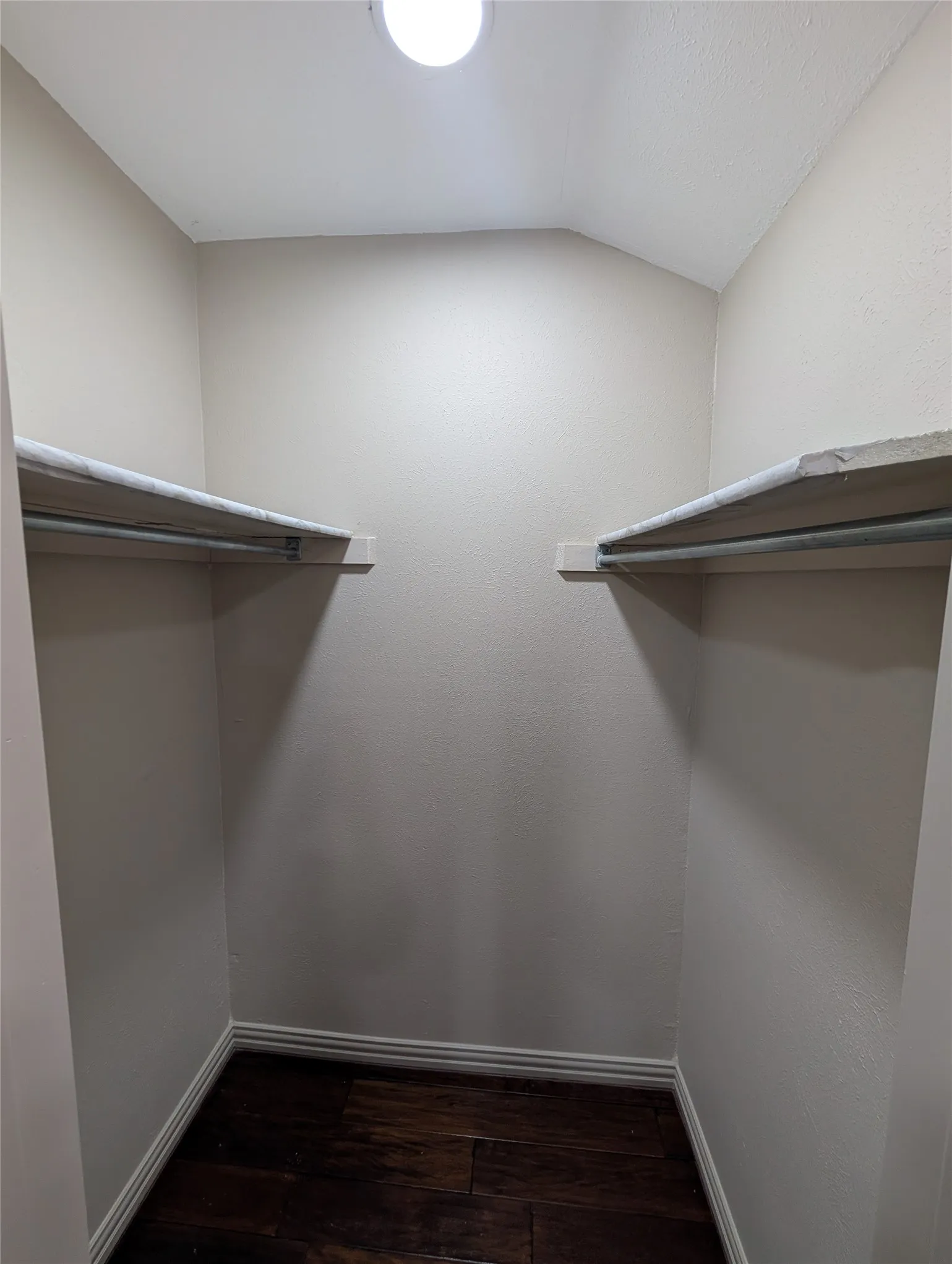 Condominium For Rent in Dallas County , 6646 E Lovers Lane 1105, Dallas, Texas 75214, 2 Bedroom, 2 Bathroom, Garage spaces, 1,031 Sqft, built in 1979, Preowned, mls#21255584, Real Estate Agent in Dallas, Homes For Rent in Dallas county, Homes For Rent in Dallas, Realtor in Dallas Texas, Real Estate Brokerage Independent Realty Texas, Luminita Cordes Realtor