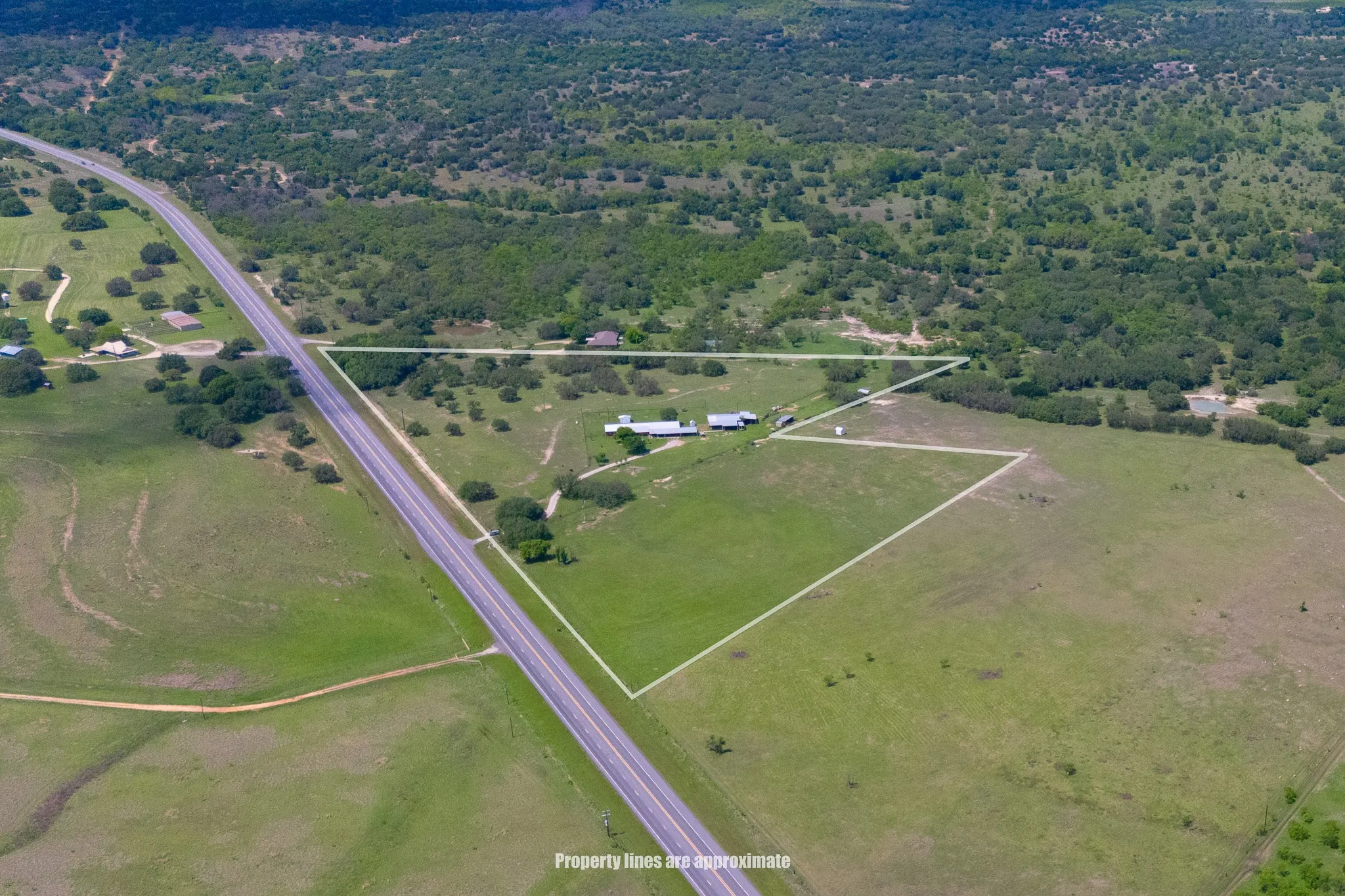 Single Family Residence For Sale in Mills County , 1360 W US Hwy 84 Highway, Mullin, Texas 76864, 3 Bedroom, 3 Bathroom, 2 Garage spaces, 2,242 Sqft, built in 1982, Preowned, mls#21255586, Real Estate Agent in Mullin, Homes For Sale in Mills county, Homes For Sale in Mullin, Realtor in Mullin Texas, Real Estate Brokerage Independent Realty Texas, Luminita Cordes Realtor