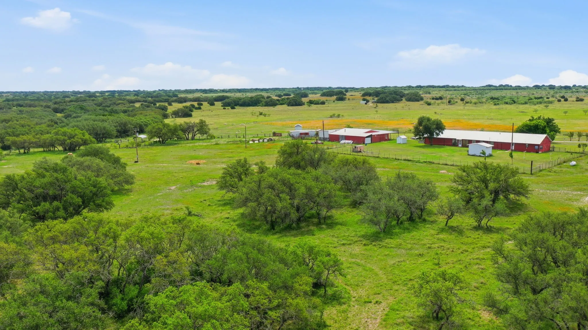 Single Family Residence For Sale in Mills County , 1360 W US Hwy 84 Highway, Mullin, Texas 76864, 3 Bedroom, 3 Bathroom, 2 Garage spaces, 2,242 Sqft, built in 1982, Preowned, mls#21255586, Real Estate Agent in Mullin, Homes For Sale in Mills county, Homes For Sale in Mullin, Realtor in Mullin Texas, Real Estate Brokerage Independent Realty Texas, Luminita Cordes Realtor