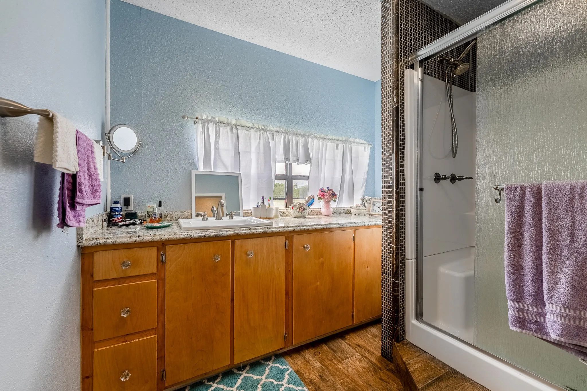 Single Family Residence For Sale in Mills County , 1360 W US Hwy 84 Highway, Mullin, Texas 76864, 3 Bedroom, 3 Bathroom, 2 Garage spaces, 2,242 Sqft, built in 1982, Preowned, mls#21255586, Real Estate Agent in Mullin, Homes For Sale in Mills county, Homes For Sale in Mullin, Realtor in Mullin Texas, Real Estate Brokerage Independent Realty Texas, Luminita Cordes Realtor