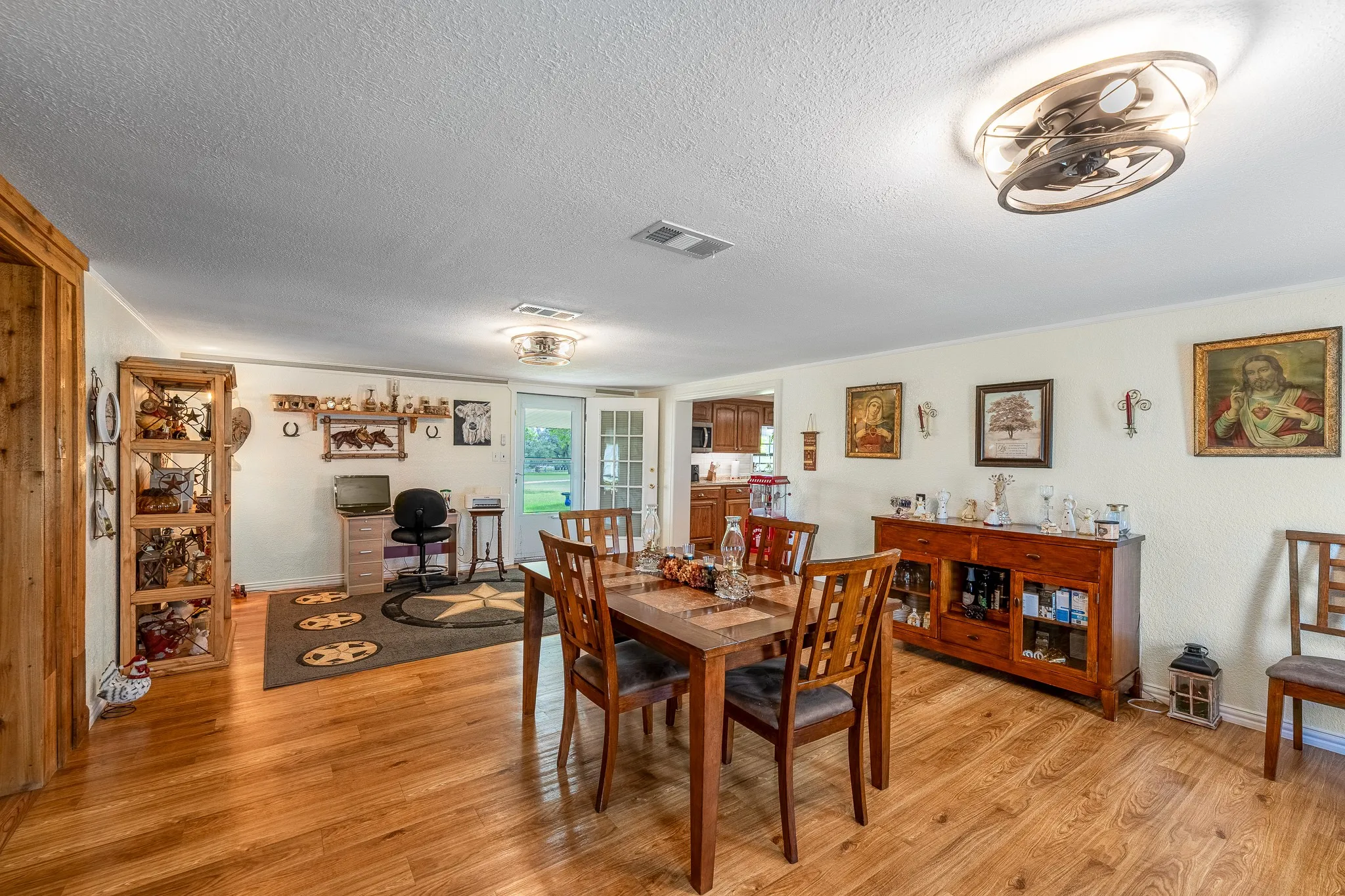 Single Family Residence For Sale in Mills County , 1360 W US Hwy 84 Highway, Mullin, Texas 76864, 3 Bedroom, 3 Bathroom, 2 Garage spaces, 2,242 Sqft, built in 1982, Preowned, mls#21255586, Real Estate Agent in Mullin, Homes For Sale in Mills county, Homes For Sale in Mullin, Realtor in Mullin Texas, Real Estate Brokerage Independent Realty Texas, Luminita Cordes Realtor