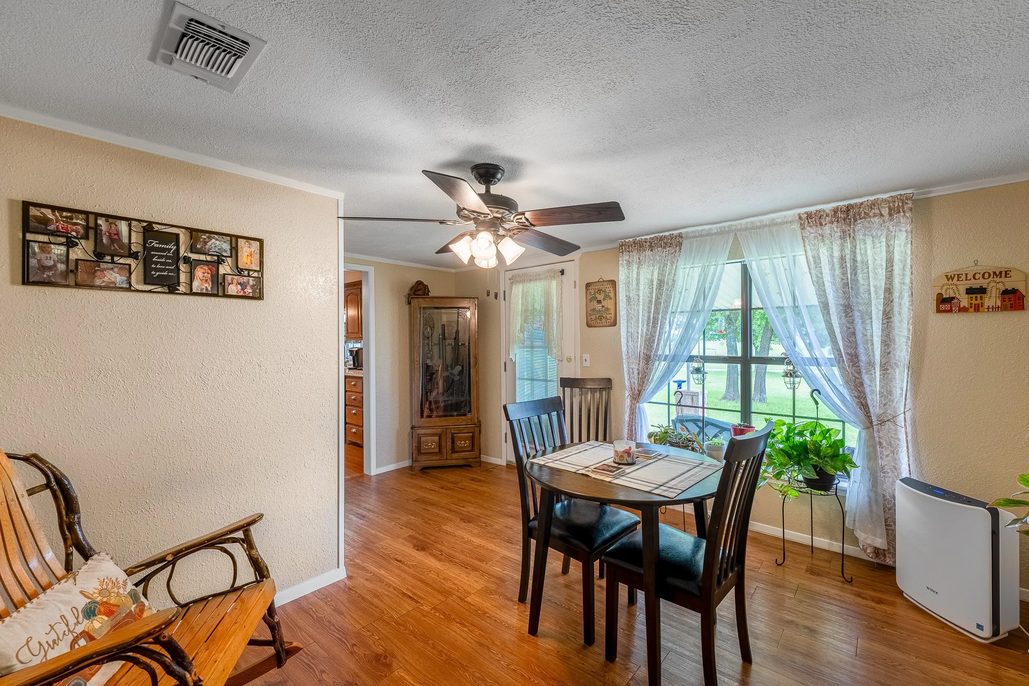 Single Family Residence For Sale in Mills County , 1360 W US Hwy 84 Highway, Mullin, Texas 76864, 3 Bedroom, 3 Bathroom, 2 Garage spaces, 2,242 Sqft, built in 1982, Preowned, mls#21255586, Real Estate Agent in Mullin, Homes For Sale in Mills county, Homes For Sale in Mullin, Realtor in Mullin Texas, Real Estate Brokerage Independent Realty Texas, Luminita Cordes Realtor