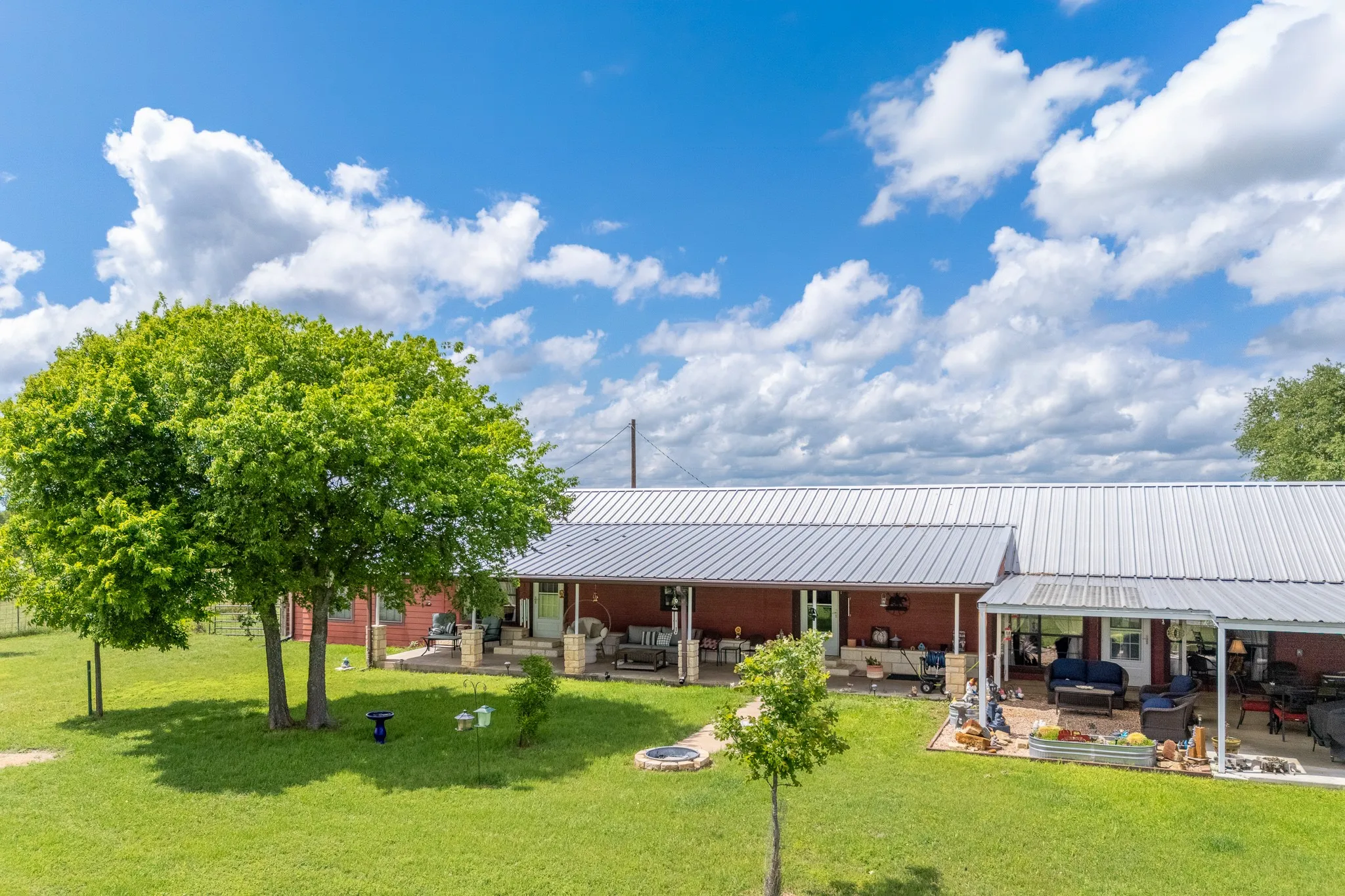 Single Family Residence For Sale in Mills County , 1360 W US Hwy 84 Highway, Mullin, Texas 76864, 3 Bedroom, 3 Bathroom, 2 Garage spaces, 2,242 Sqft, built in 1982, Preowned, mls#21255586, Real Estate Agent in Mullin, Homes For Sale in Mills county, Homes For Sale in Mullin, Realtor in Mullin Texas, Real Estate Brokerage Independent Realty Texas, Luminita Cordes Realtor