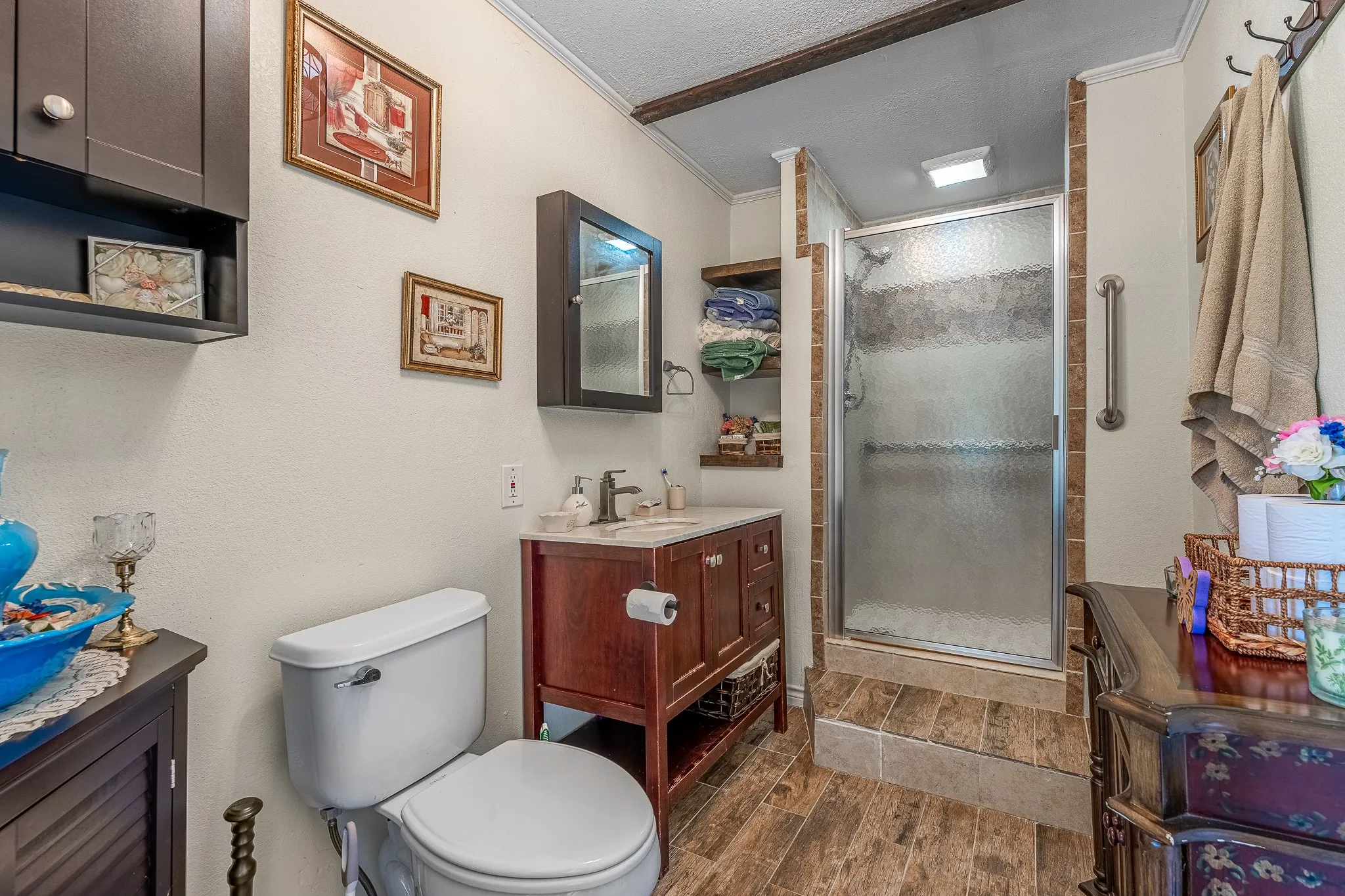 Single Family Residence For Sale in Mills County , 1360 W US Hwy 84 Highway, Mullin, Texas 76864, 3 Bedroom, 3 Bathroom, 2 Garage spaces, 2,242 Sqft, built in 1982, Preowned, mls#21255586, Real Estate Agent in Mullin, Homes For Sale in Mills county, Homes For Sale in Mullin, Realtor in Mullin Texas, Real Estate Brokerage Independent Realty Texas, Luminita Cordes Realtor