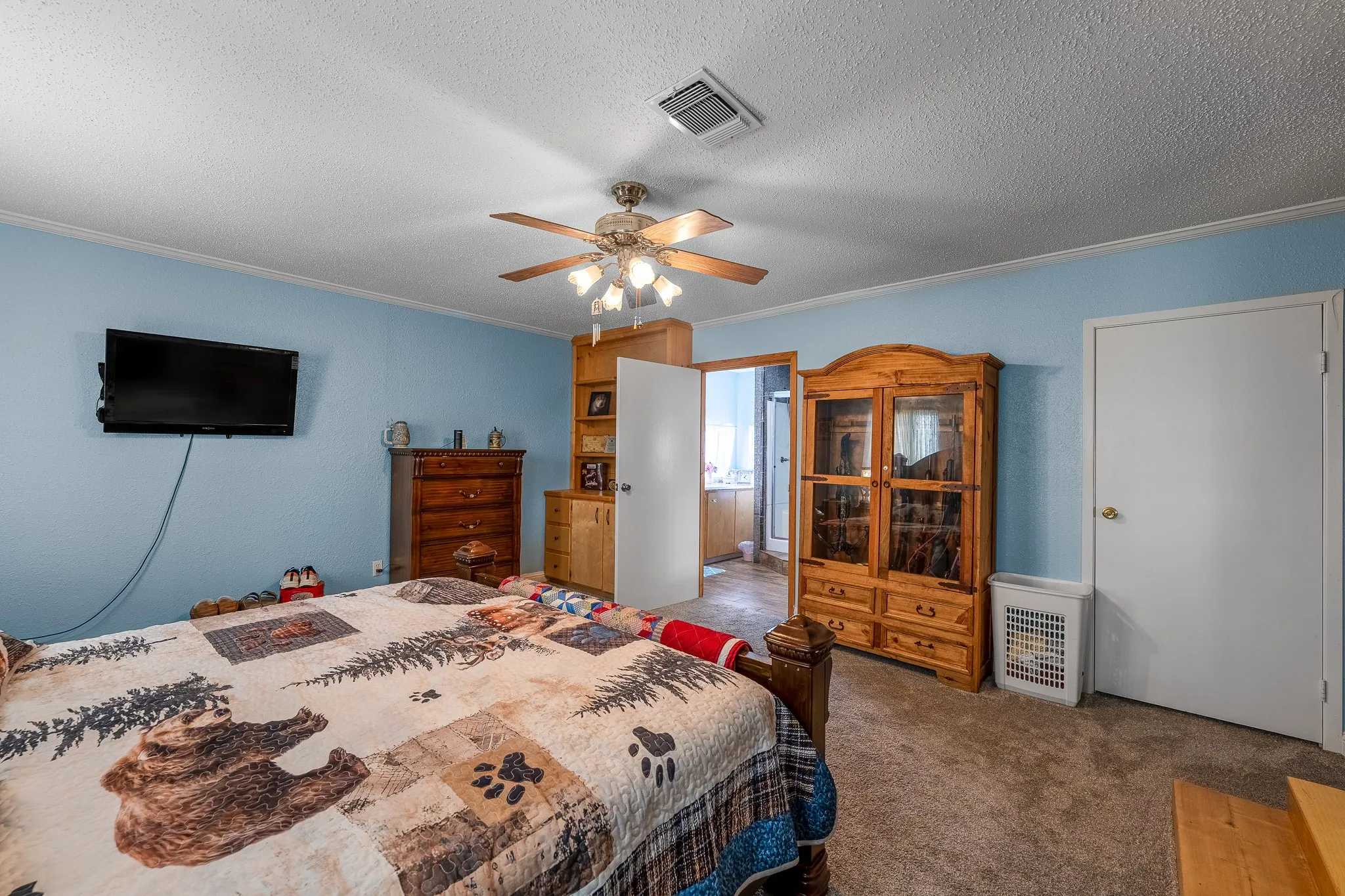Single Family Residence For Sale in Mills County , 1360 W US Hwy 84 Highway, Mullin, Texas 76864, 3 Bedroom, 3 Bathroom, 2 Garage spaces, 2,242 Sqft, built in 1982, Preowned, mls#21255586, Real Estate Agent in Mullin, Homes For Sale in Mills county, Homes For Sale in Mullin, Realtor in Mullin Texas, Real Estate Brokerage Independent Realty Texas, Luminita Cordes Realtor