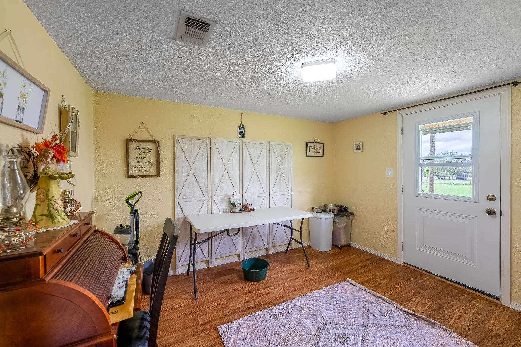 Single Family Residence For Sale in Mills County , 1360 W US Hwy 84 Highway, Mullin, Texas 76864, 3 Bedroom, 3 Bathroom, 2 Garage spaces, 2,242 Sqft, built in 1982, Preowned, mls#21255586, Real Estate Agent in Mullin, Homes For Sale in Mills county, Homes For Sale in Mullin, Realtor in Mullin Texas, Real Estate Brokerage Independent Realty Texas, Luminita Cordes Realtor