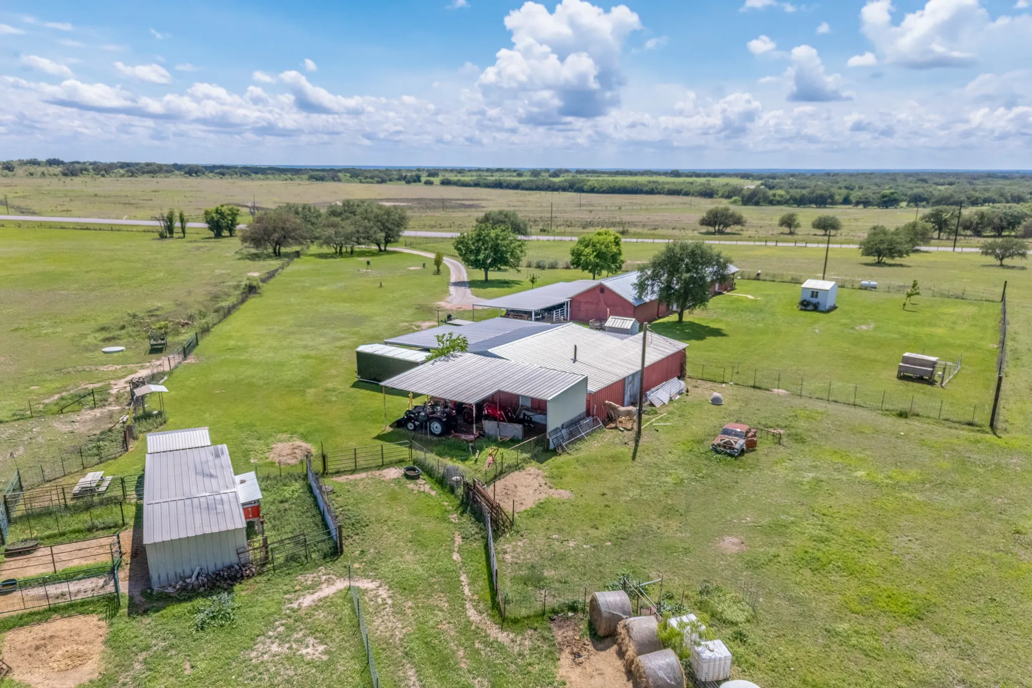 Single Family Residence For Sale in Mills County , 1360 W US Hwy 84 Highway, Mullin, Texas 76864, 3 Bedroom, 3 Bathroom, 2 Garage spaces, 2,242 Sqft, built in 1982, Preowned, mls#21255586, Real Estate Agent in Mullin, Homes For Sale in Mills county, Homes For Sale in Mullin, Realtor in Mullin Texas, Real Estate Brokerage Independent Realty Texas, Luminita Cordes Realtor