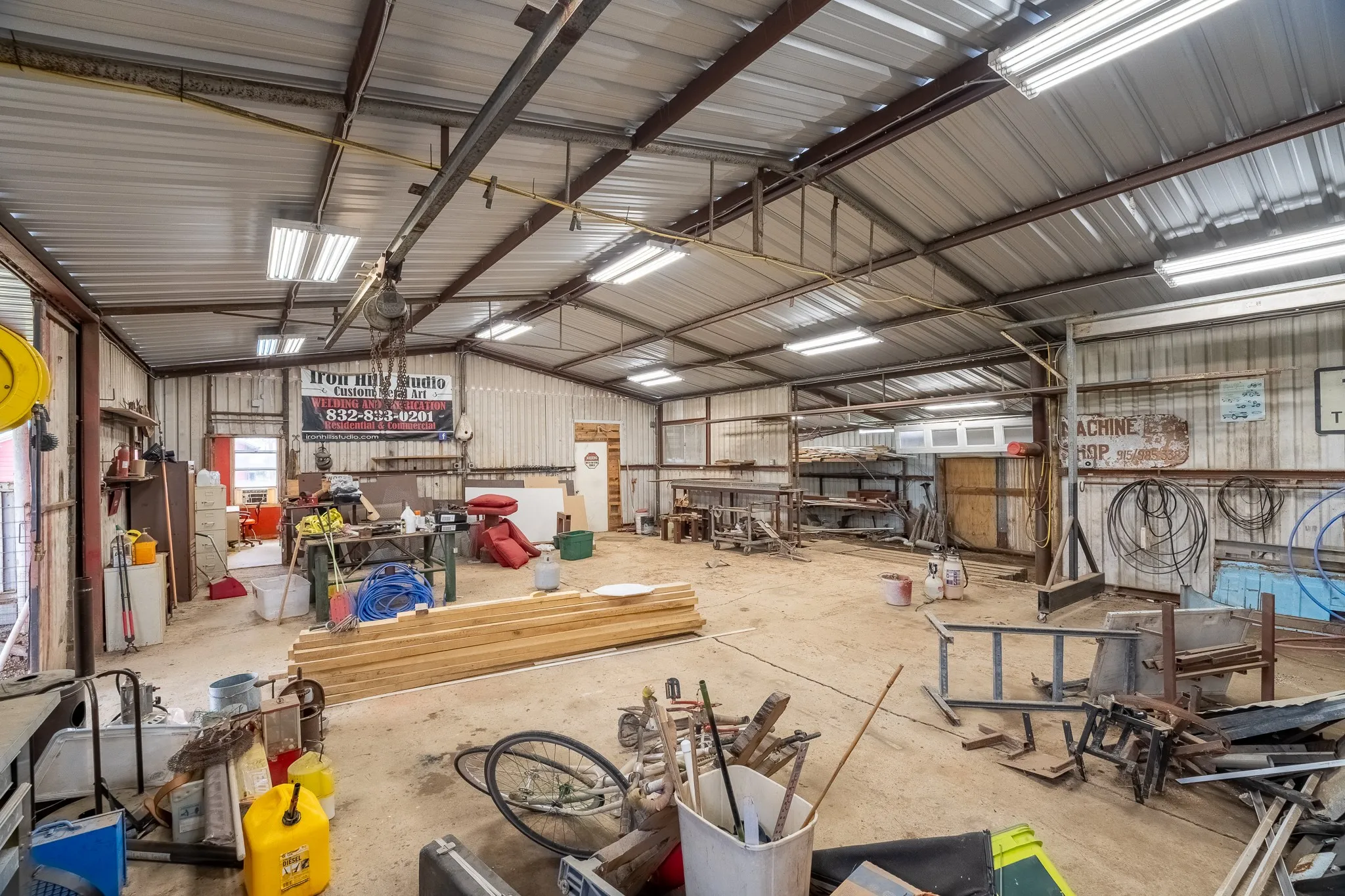 Single Family Residence For Sale in Mills County , 1360 W US Hwy 84 Highway, Mullin, Texas 76864, 3 Bedroom, 3 Bathroom, 2 Garage spaces, 2,242 Sqft, built in 1982, Preowned, mls#21255586, Real Estate Agent in Mullin, Homes For Sale in Mills county, Homes For Sale in Mullin, Realtor in Mullin Texas, Real Estate Brokerage Independent Realty Texas, Luminita Cordes Realtor