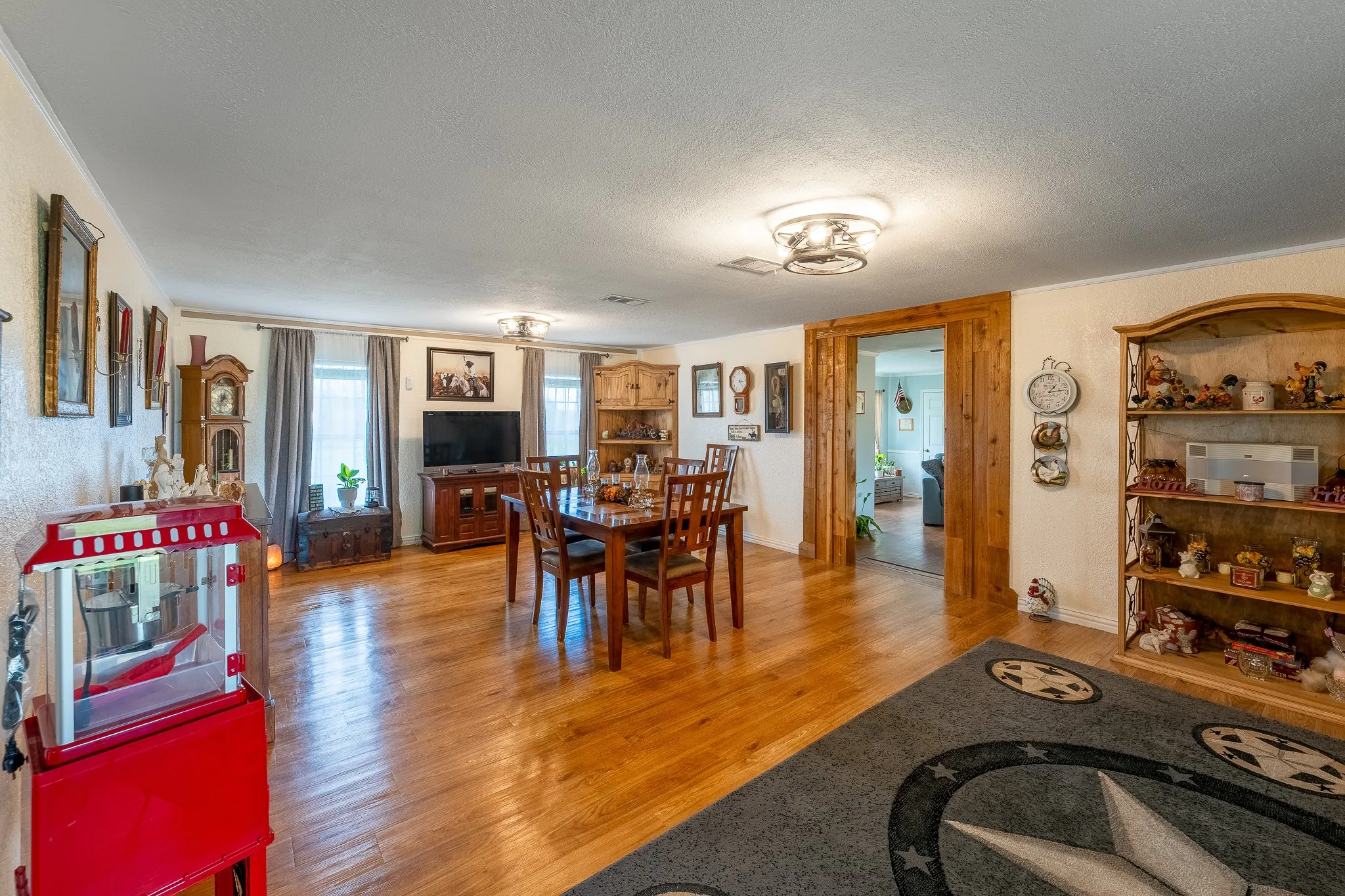 Single Family Residence For Sale in Mills County , 1360 W US Hwy 84 Highway, Mullin, Texas 76864, 3 Bedroom, 3 Bathroom, 2 Garage spaces, 2,242 Sqft, built in 1982, Preowned, mls#21255586, Real Estate Agent in Mullin, Homes For Sale in Mills county, Homes For Sale in Mullin, Realtor in Mullin Texas, Real Estate Brokerage Independent Realty Texas, Luminita Cordes Realtor