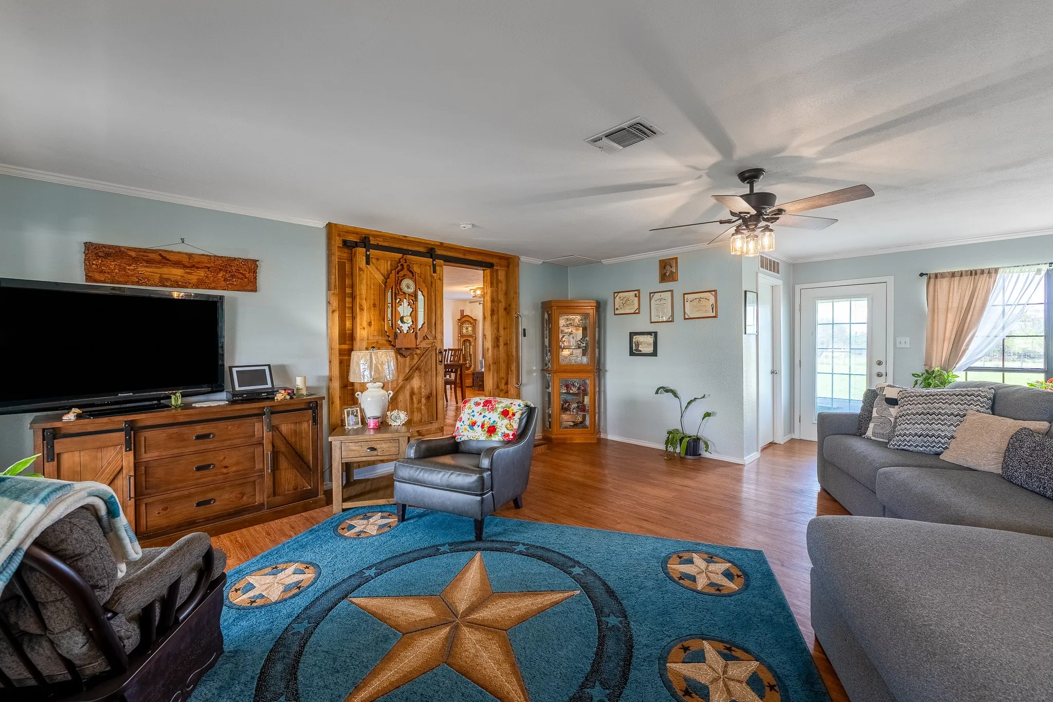 Single Family Residence For Sale in Mills County , 1360 W US Hwy 84 Highway, Mullin, Texas 76864, 3 Bedroom, 3 Bathroom, 2 Garage spaces, 2,242 Sqft, built in 1982, Preowned, mls#21255586, Real Estate Agent in Mullin, Homes For Sale in Mills county, Homes For Sale in Mullin, Realtor in Mullin Texas, Real Estate Brokerage Independent Realty Texas, Luminita Cordes Realtor