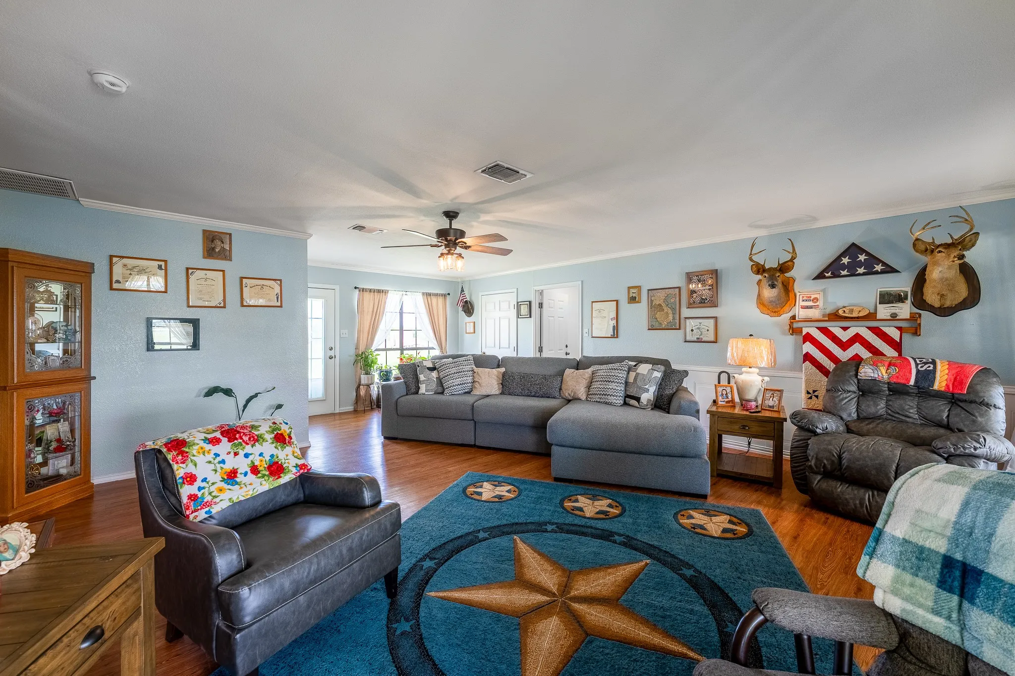 Single Family Residence For Sale in Mills County , 1360 W US Hwy 84 Highway, Mullin, Texas 76864, 3 Bedroom, 3 Bathroom, 2 Garage spaces, 2,242 Sqft, built in 1982, Preowned, mls#21255586, Real Estate Agent in Mullin, Homes For Sale in Mills county, Homes For Sale in Mullin, Realtor in Mullin Texas, Real Estate Brokerage Independent Realty Texas, Luminita Cordes Realtor