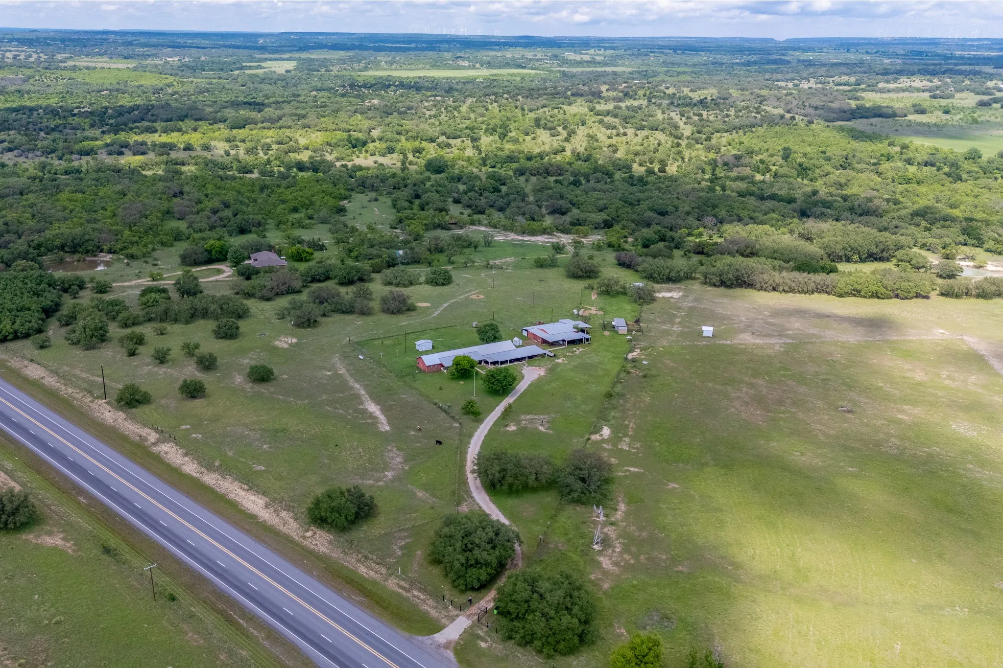 Single Family Residence For Sale in Mills County , 1360 W US Hwy 84 Highway, Mullin, Texas 76864, 3 Bedroom, 3 Bathroom, 2 Garage spaces, 2,242 Sqft, built in 1982, Preowned, mls#21255586, Real Estate Agent in Mullin, Homes For Sale in Mills county, Homes For Sale in Mullin, Realtor in Mullin Texas, Real Estate Brokerage Independent Realty Texas, Luminita Cordes Realtor