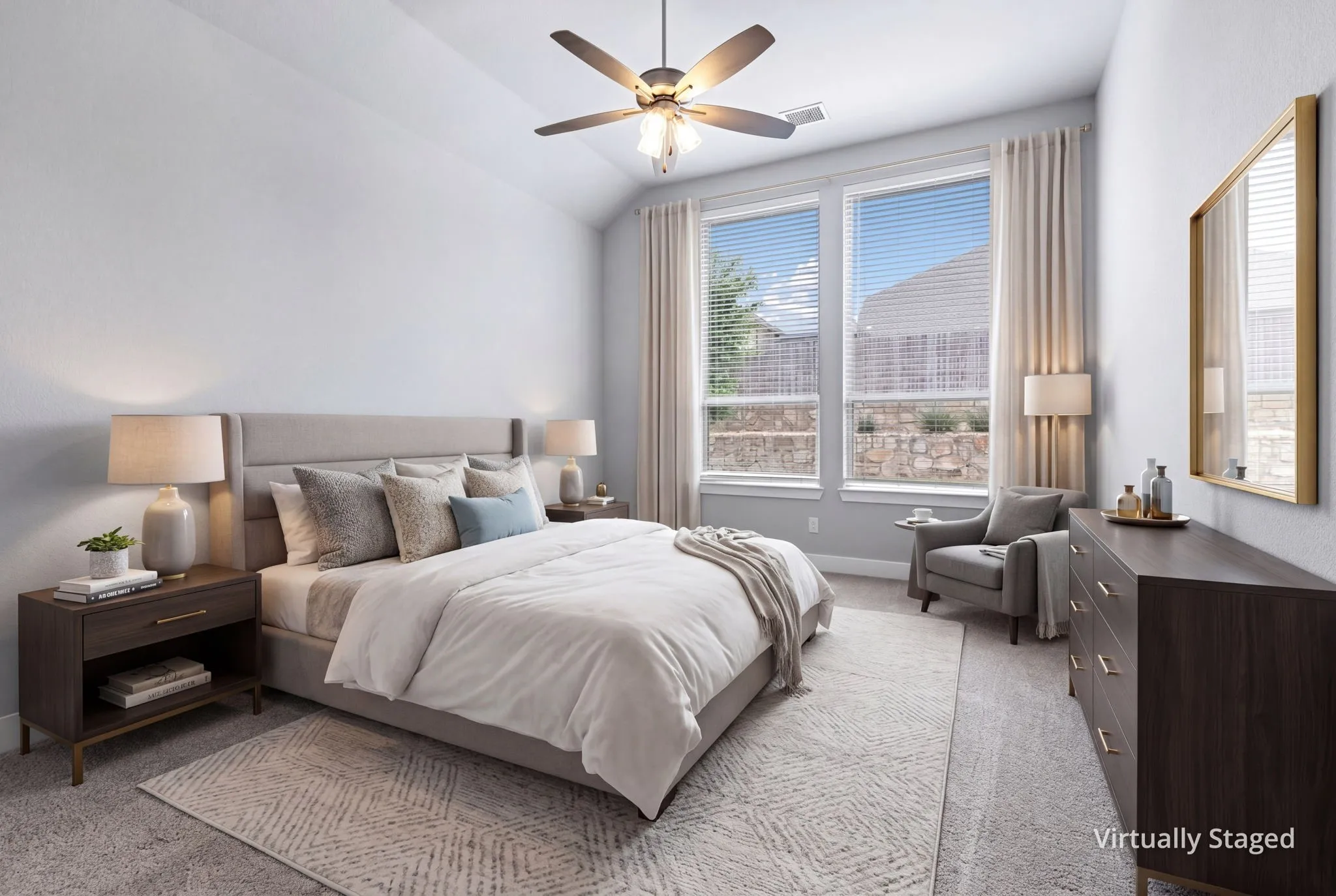 Spacious room with a vaulted ceiling and ceiling fan