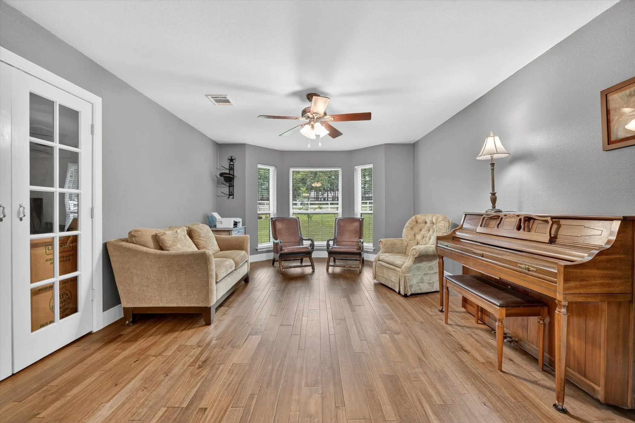 Single Family Residence For Sale in Denton County , 951 Ridgewood Circle, Bartonville, Texas 76226, 3 Bedroom, 2 Bathroom, 2 Garage spaces, 2,062 Sqft, built in 1985, mls#21254605, Real Estate Agent in Bartonville, Homes For Sale in Denton county, Homes For Sale in Bartonville, Realtor in Bartonville Texas, Real Estate Brokerage Independent Realty Texas, Luminita Cordes Realtor